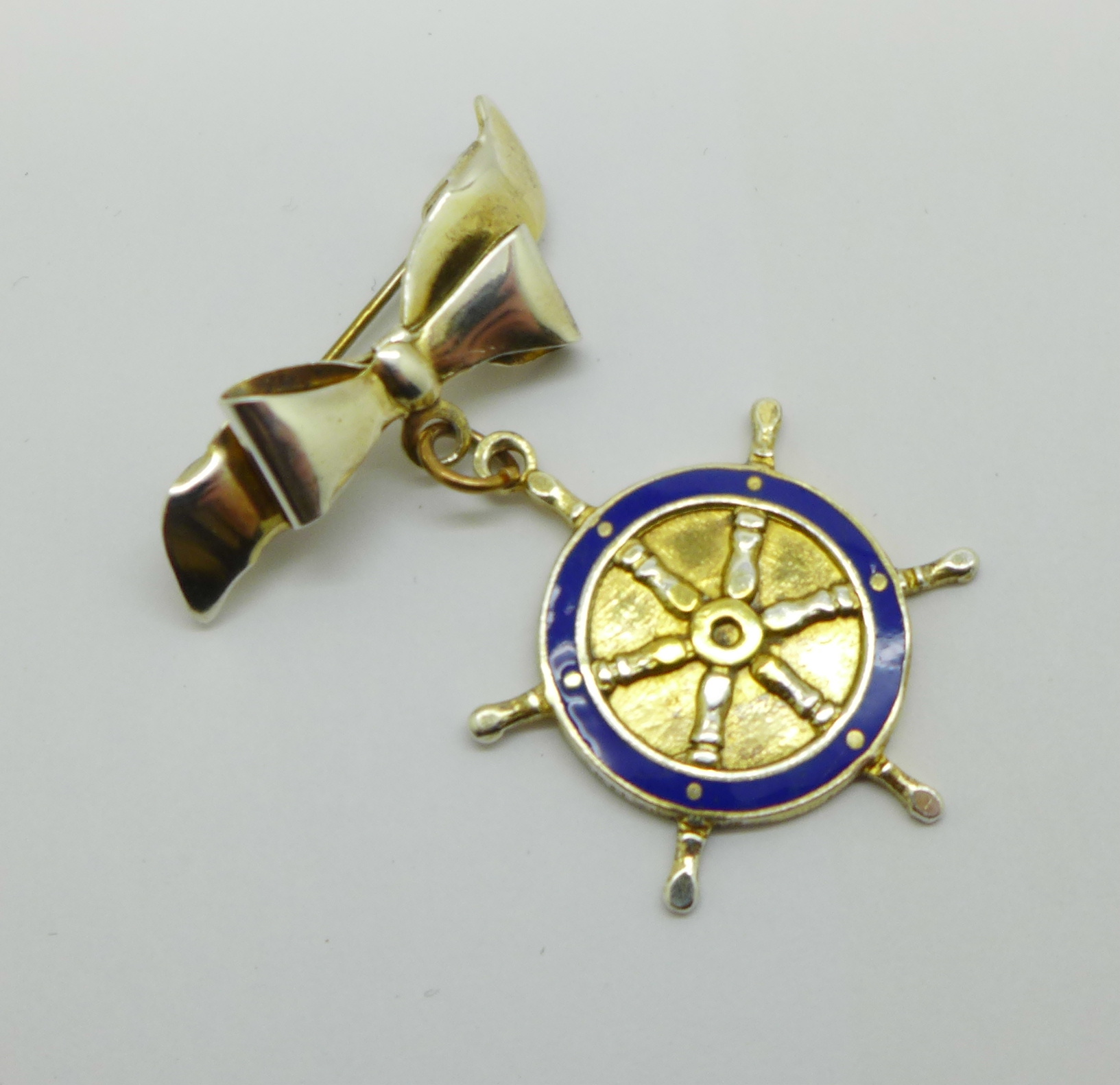 A silver and enamel ship's wheel pendant brooch - Bild 2 aus 8