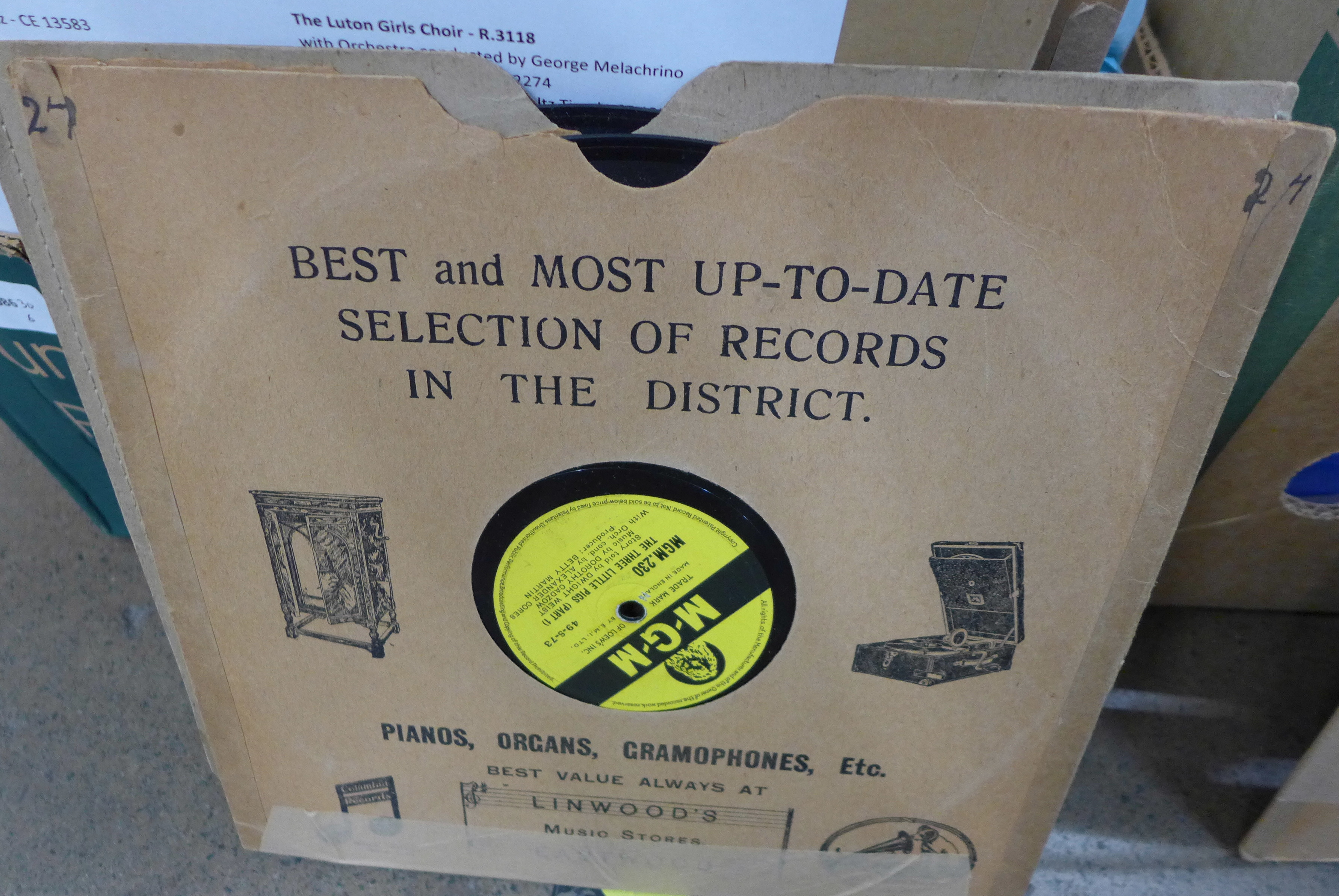 Three boxes of 78rpm records, 1930's to 1950's including Vera Lynn, George Formby, Stanley Holloway, - Bild 4 aus 10