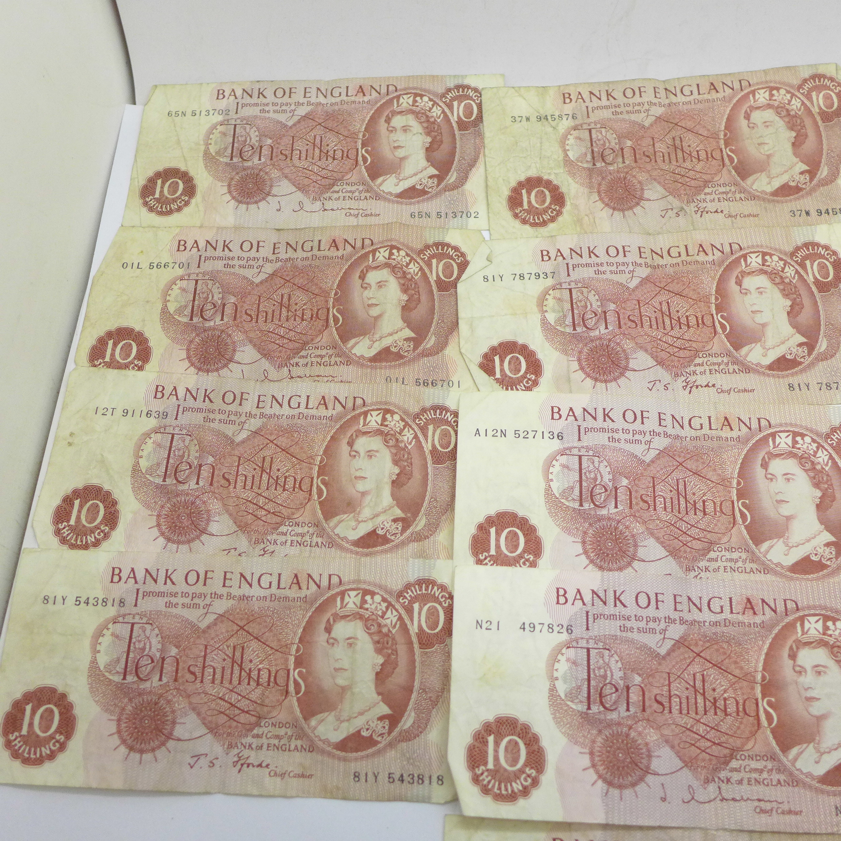 Thirteen ten shillings bank notes - Bild 2 aus 3