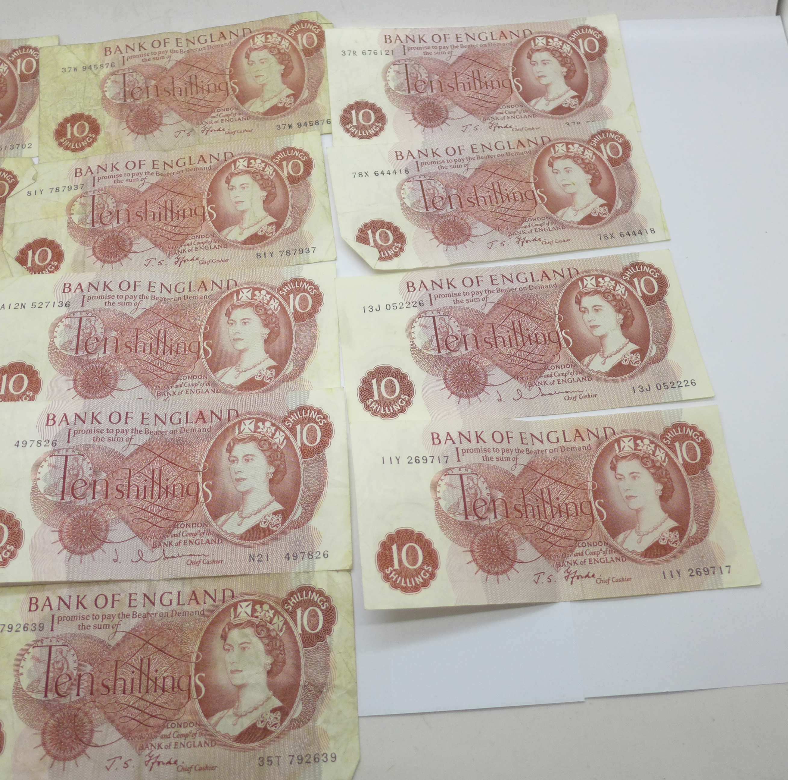Thirteen ten shillings bank notes - Bild 3 aus 3