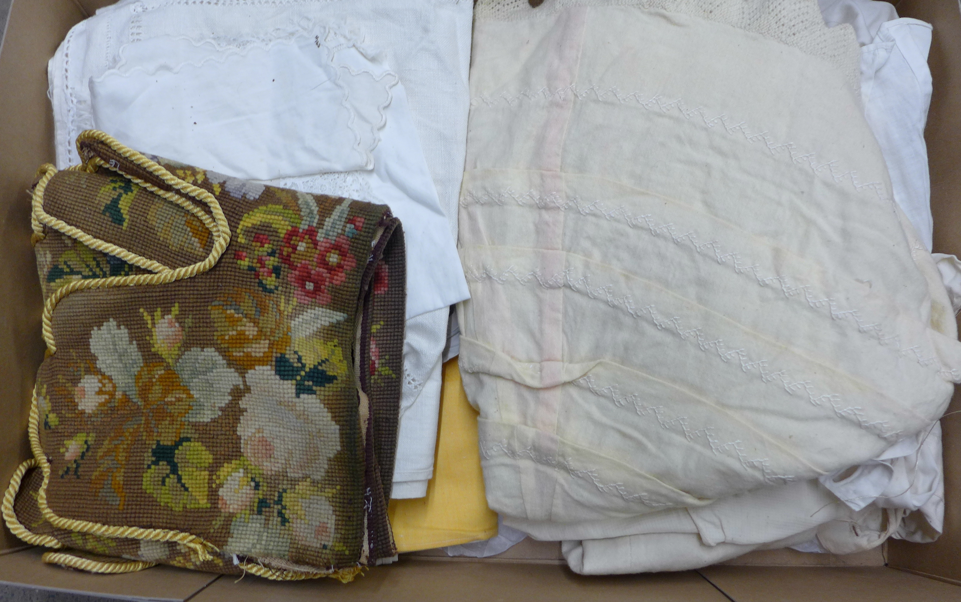 A box of Victorian and later table linen, children's clothing, a woolwork table or mantelpiece - Bild 2 aus 3