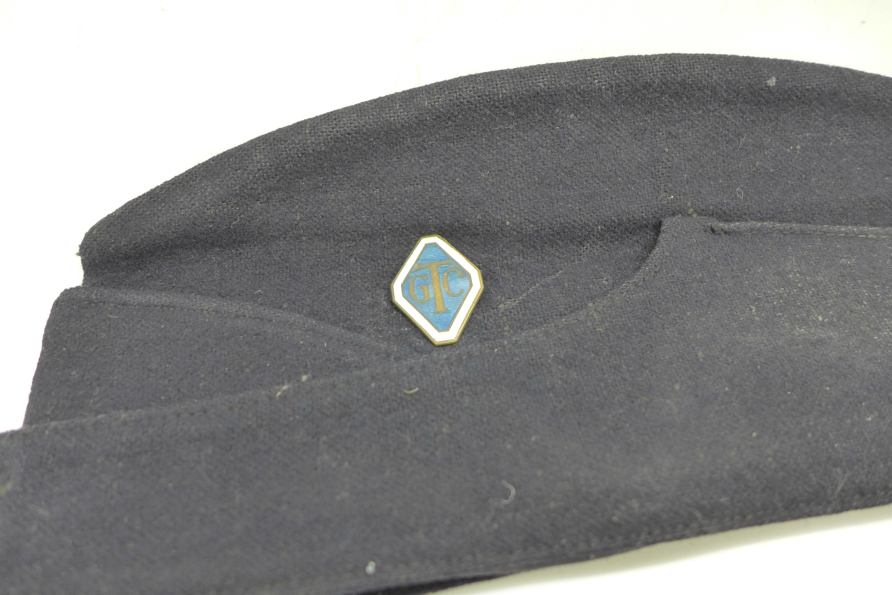 An RAF cap with badge and one other cap - Bild 2 aus 4