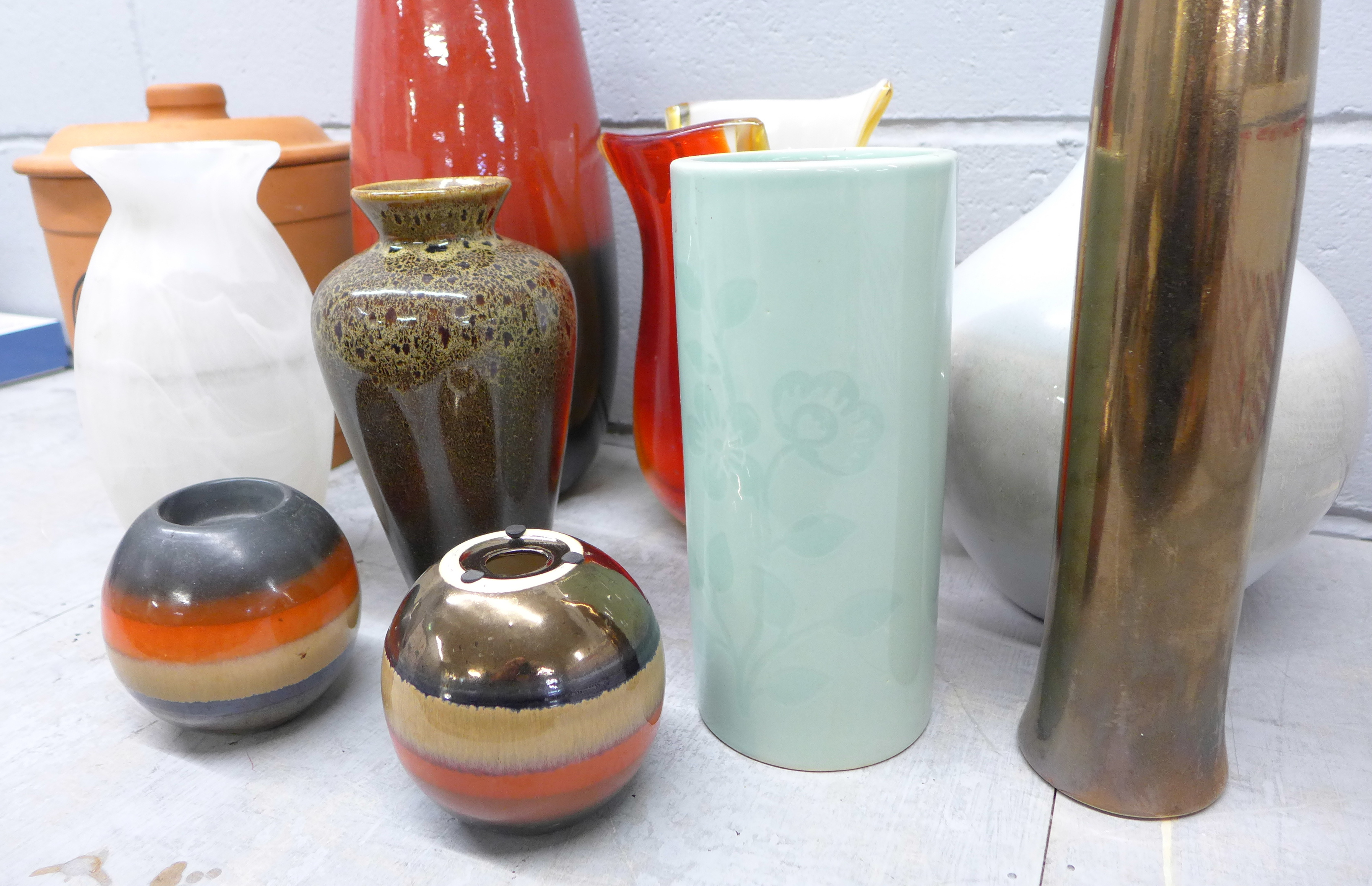 A collection of vases including John Rocha and a terracotta bread bin **PLEASE NOTE THIS LOT IS - Bild 3 aus 7