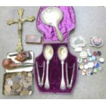 A crucifix, hand mirror, pipes, coins, two belt buckles, a part shellfish set and 19 rally badges,