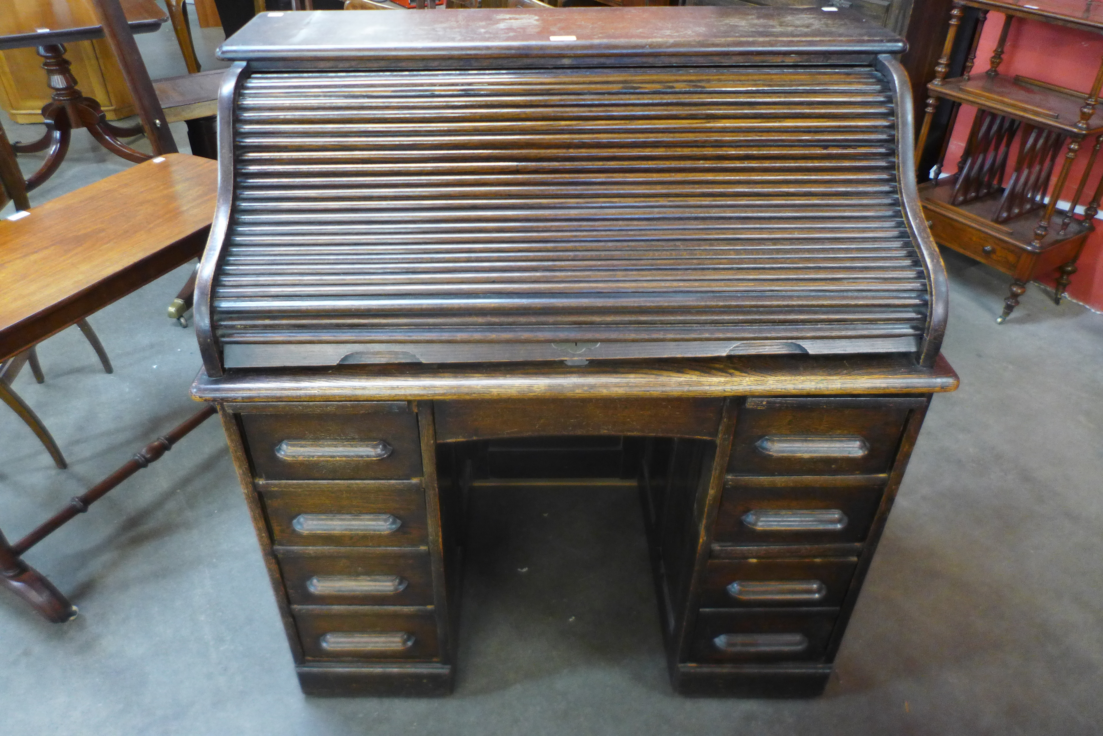 An early 20th Century oak tambour roll top desk - Image 2 of 2