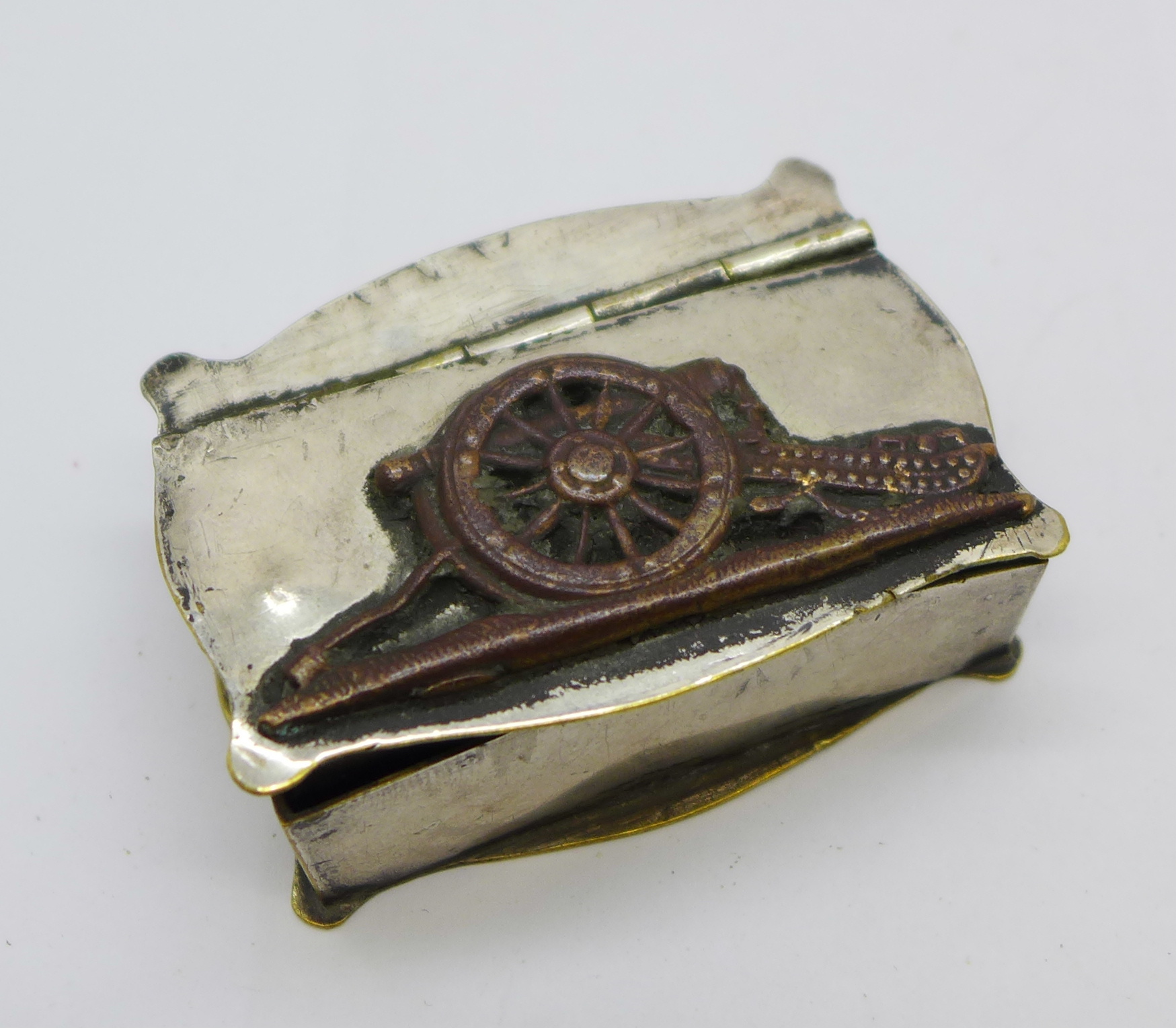 A WWI Royal Artillery trench art snuff box