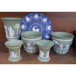 Five pieces of green Wedgwood Jasperware and a Wedgwood plate