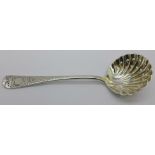 A silver sugar sifter spoon, London 1907, 34g