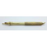 A Sampson Mordan & Co. combination dip pen/pencil, tests as 9ct gold, 19.3g