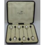 A case set of six silver coffee bean spoons, Sheffield 1922, Walker & Hall, 50g