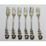 A set of six Art Nouveau continental silver forks, 104g