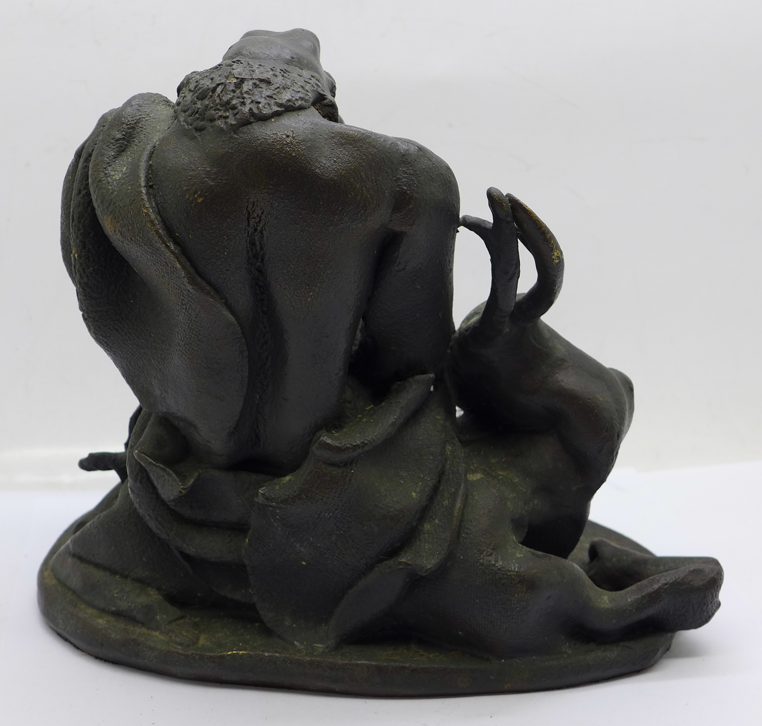 A Chinese bronze figure of an Elder on recumbent deer - Bild 2 aus 4