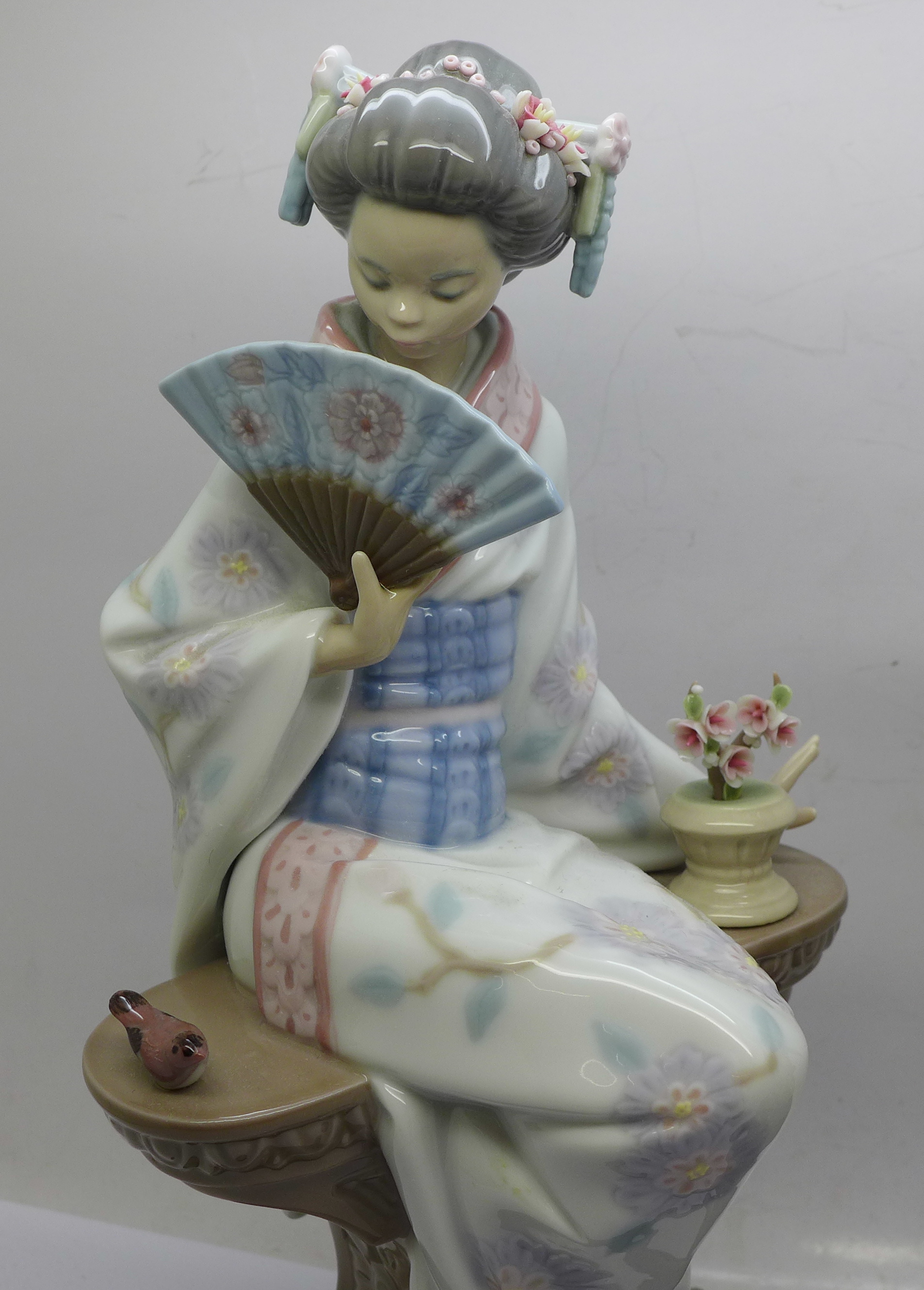 Two Lladro figures of Geisha girls on stands - Image 2 of 5