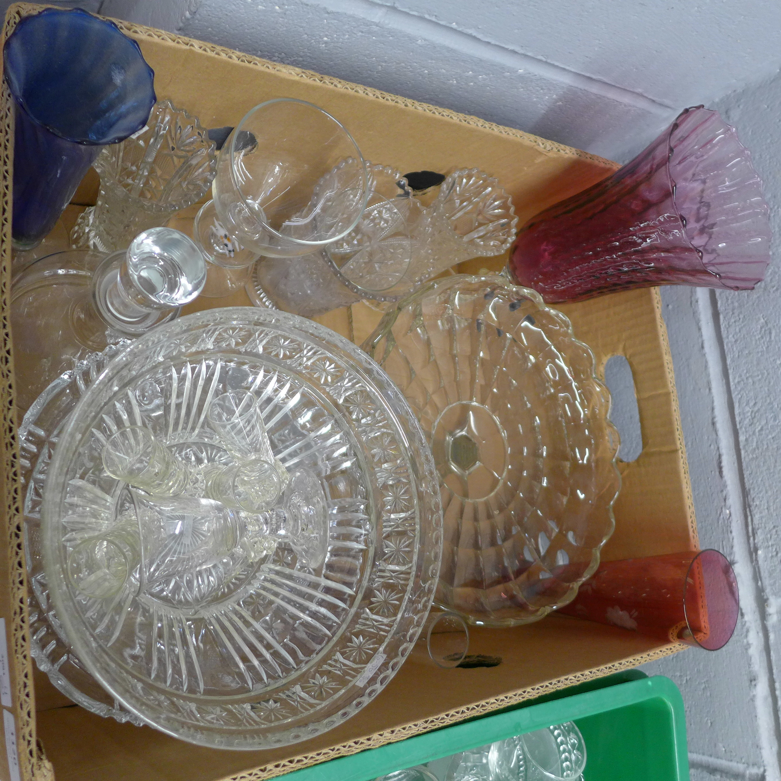 Two boxes of glassware including cut glass and coloured glass, an etched glass decanter, etc. ** - Bild 2 aus 2