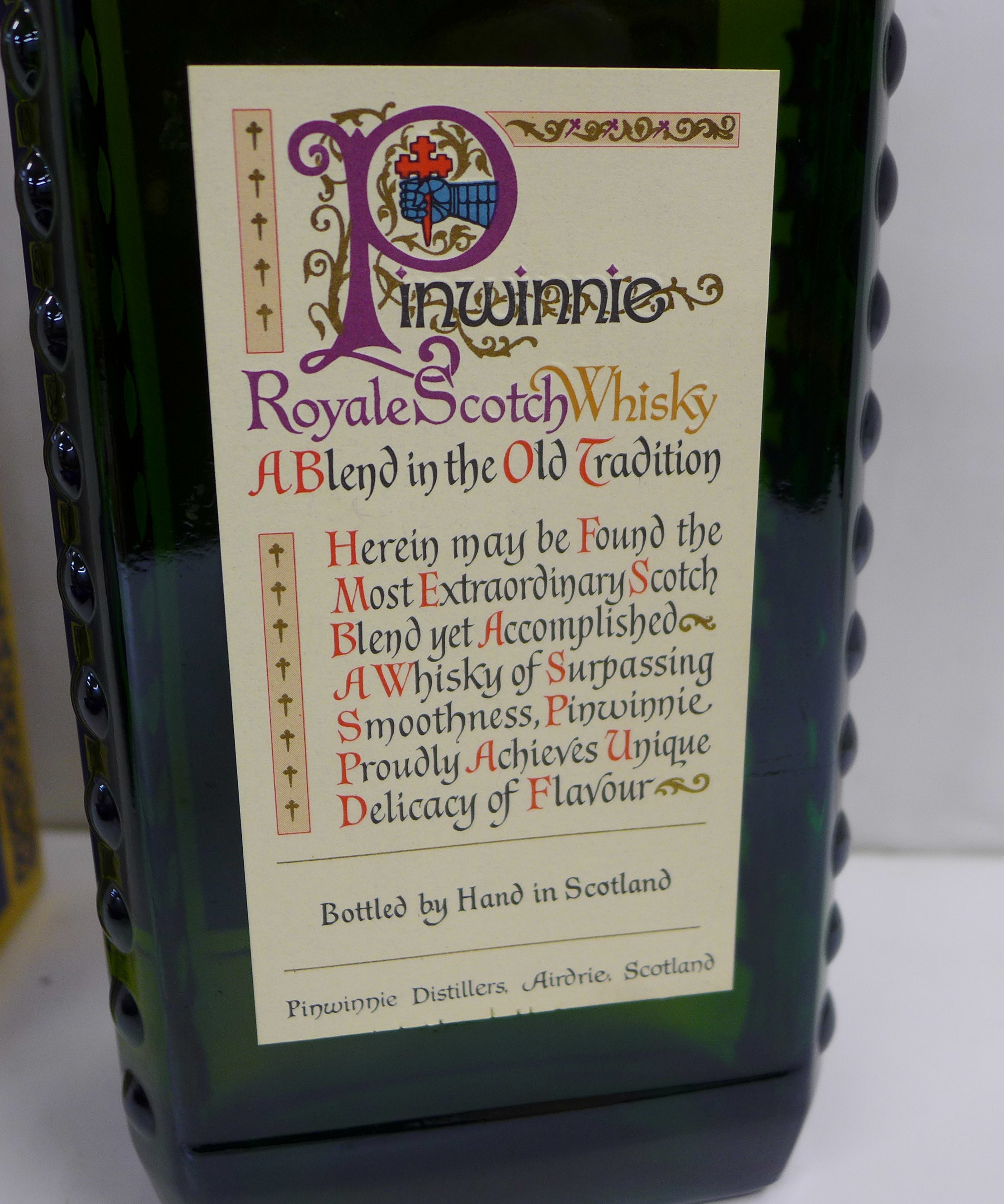 A bottle of Pinwinnie Royale Scotch Whisky, boxed - Bild 3 aus 3