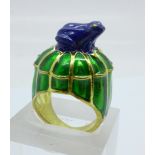 A green and blue enamel frog ring, M, a/f