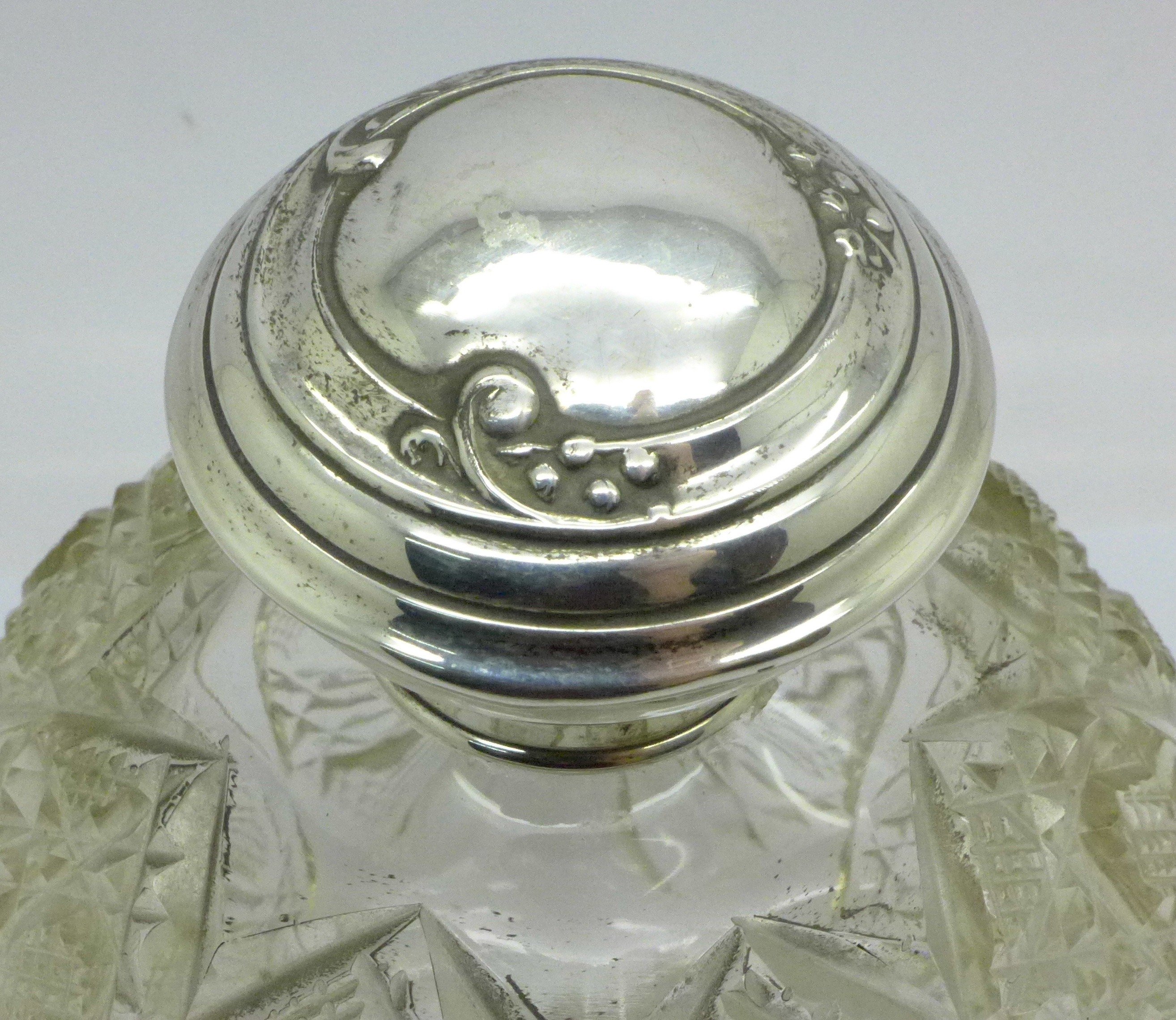 A silver topped cut glass scent, Birmingham 1918, top a/f - Bild 3 aus 5