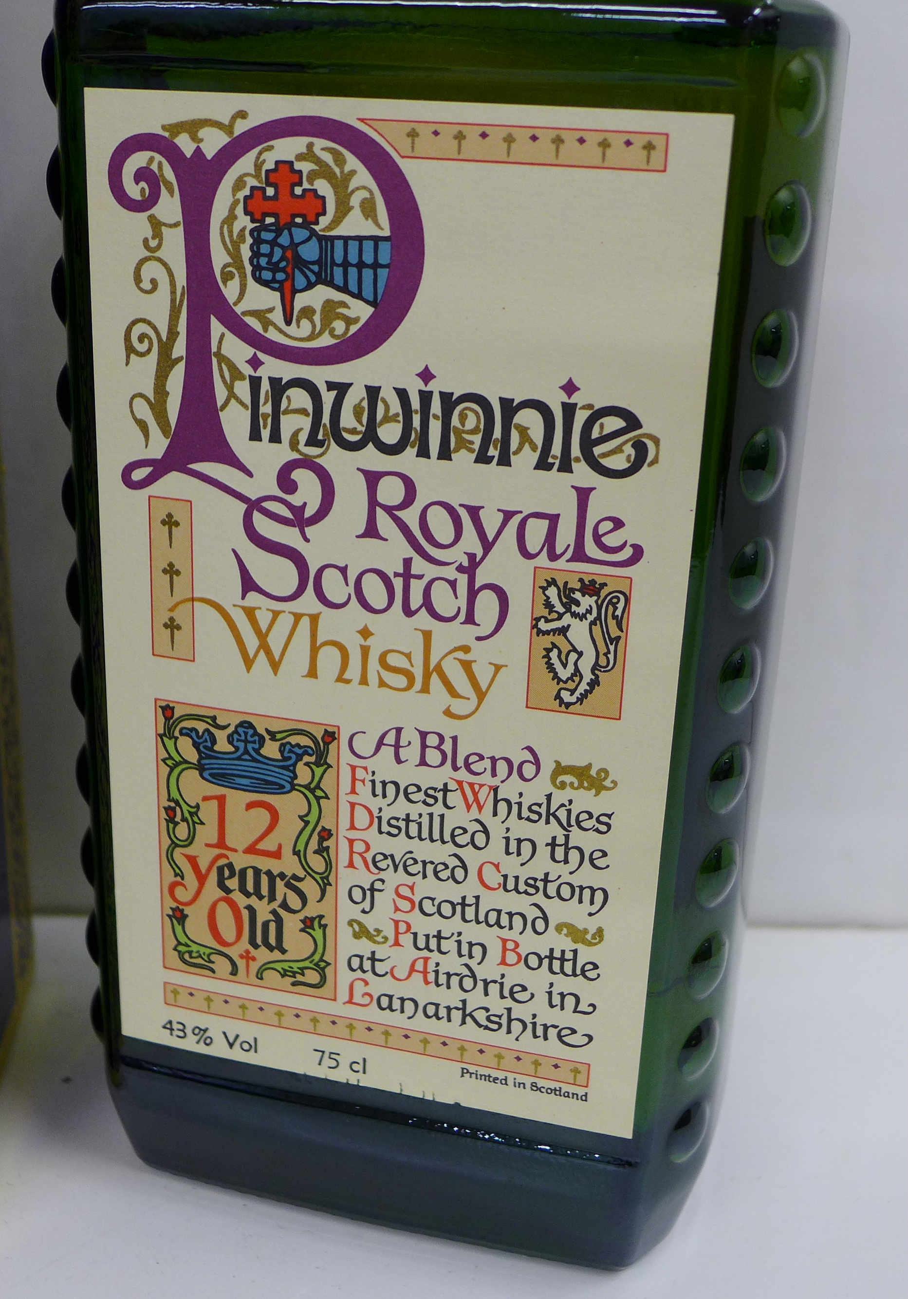 A bottle of Pinwinnie Royale Scotch Whisky, boxed - Bild 2 aus 3