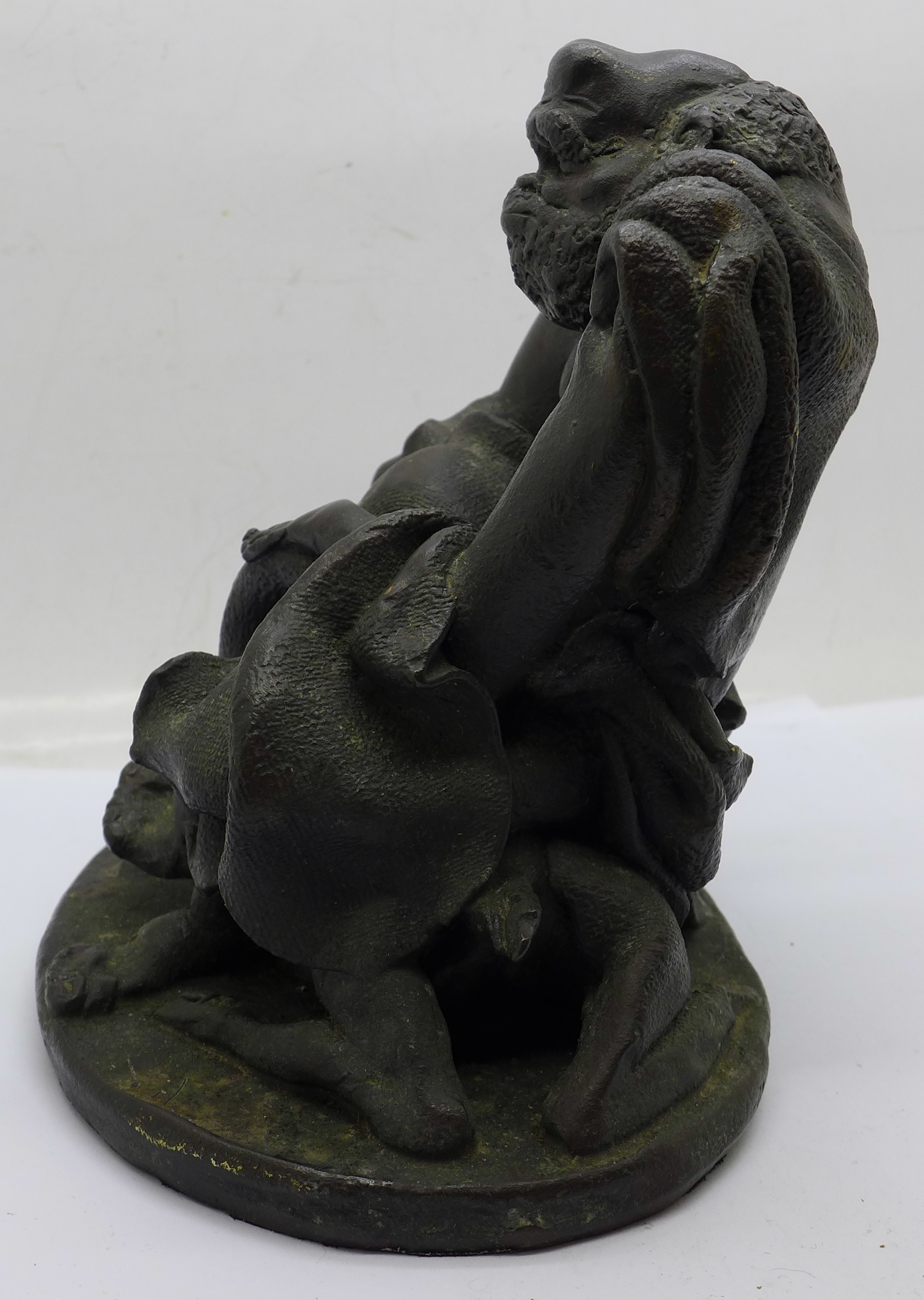 A Chinese bronze figure of an Elder on recumbent deer - Bild 4 aus 4