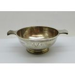 A silver quaich with inscription dated 1925, 148g