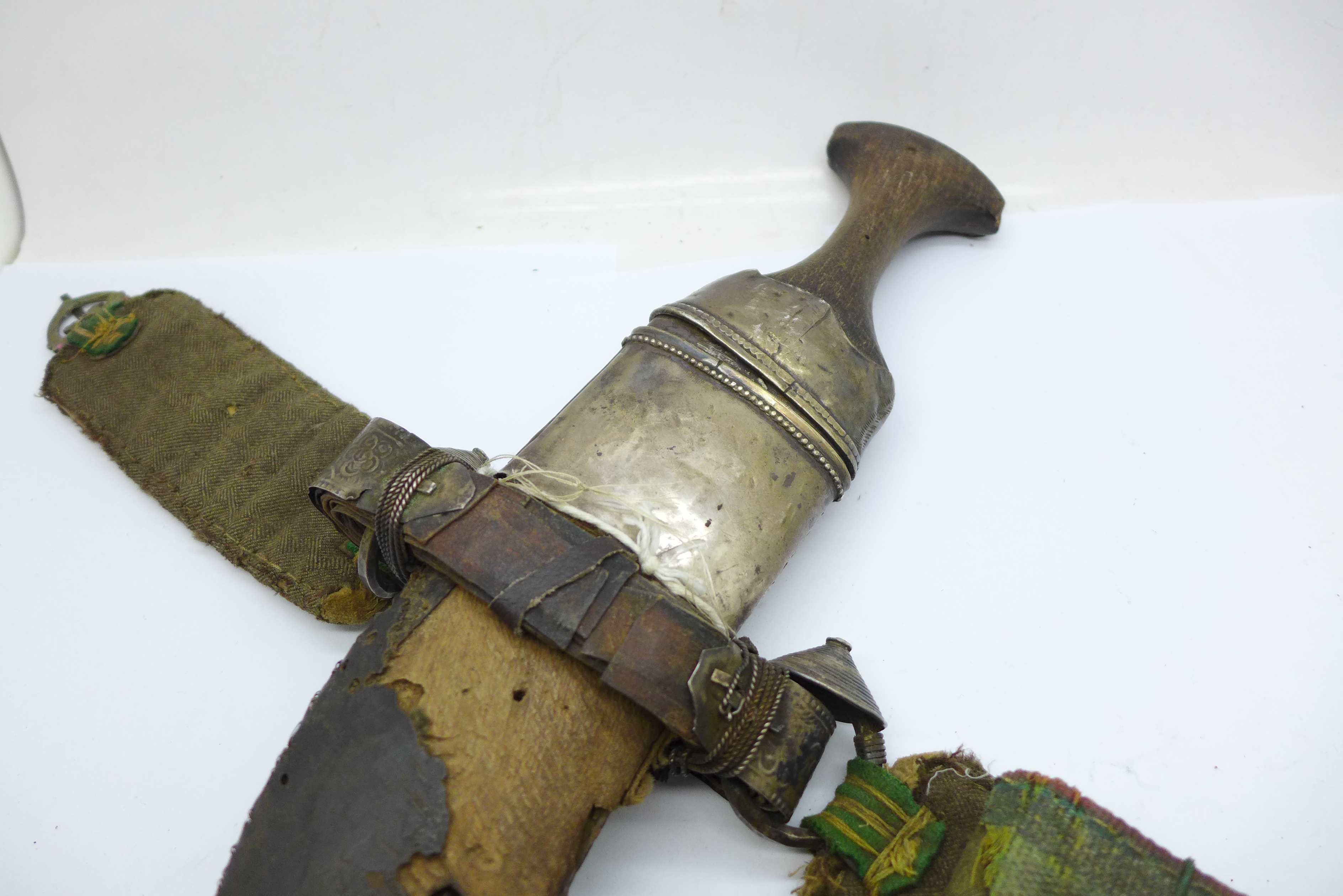A Middle Eastern white metal jambiya knife, a/f - Bild 4 aus 7