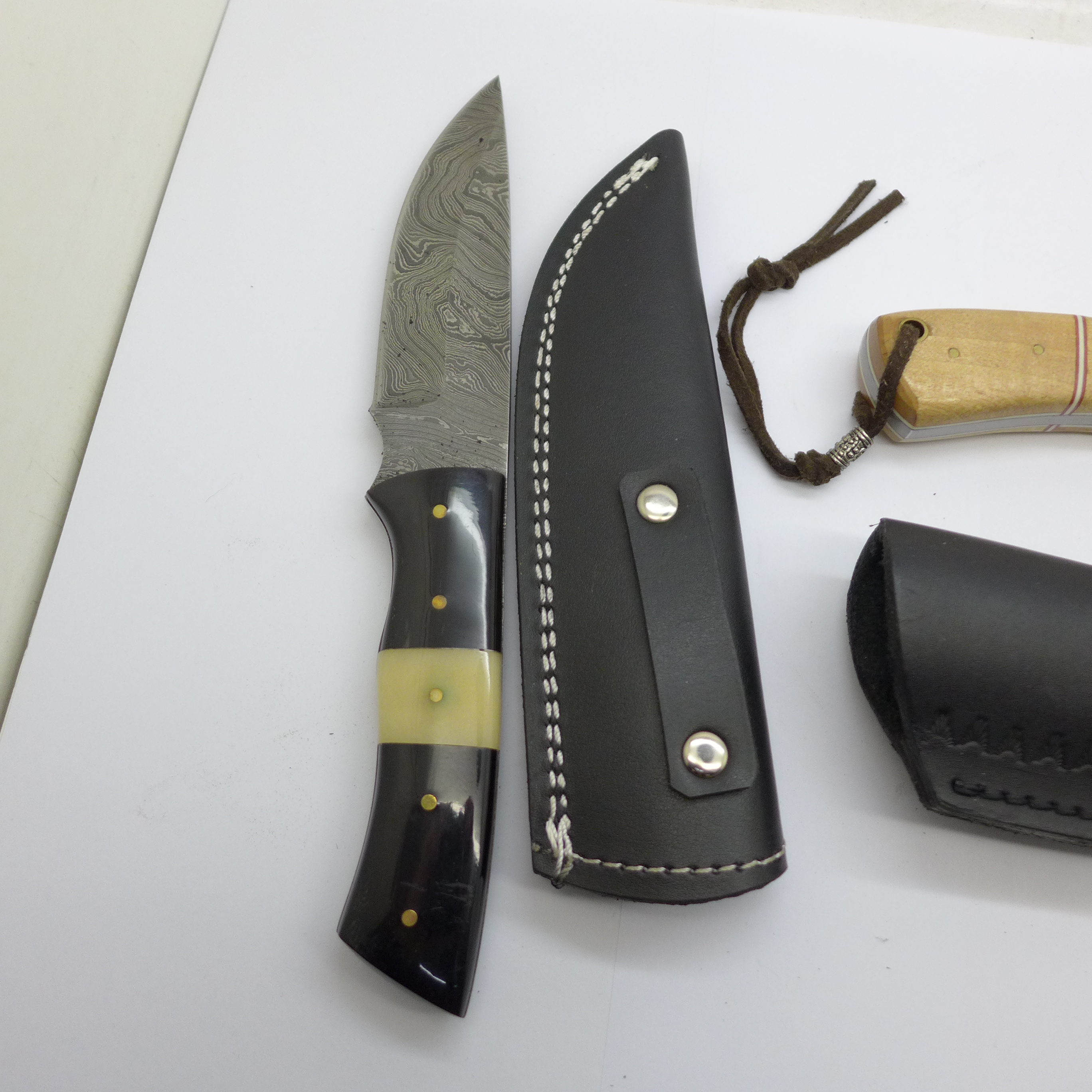 Two knives with damascus blades and scabbards - Bild 2 aus 5