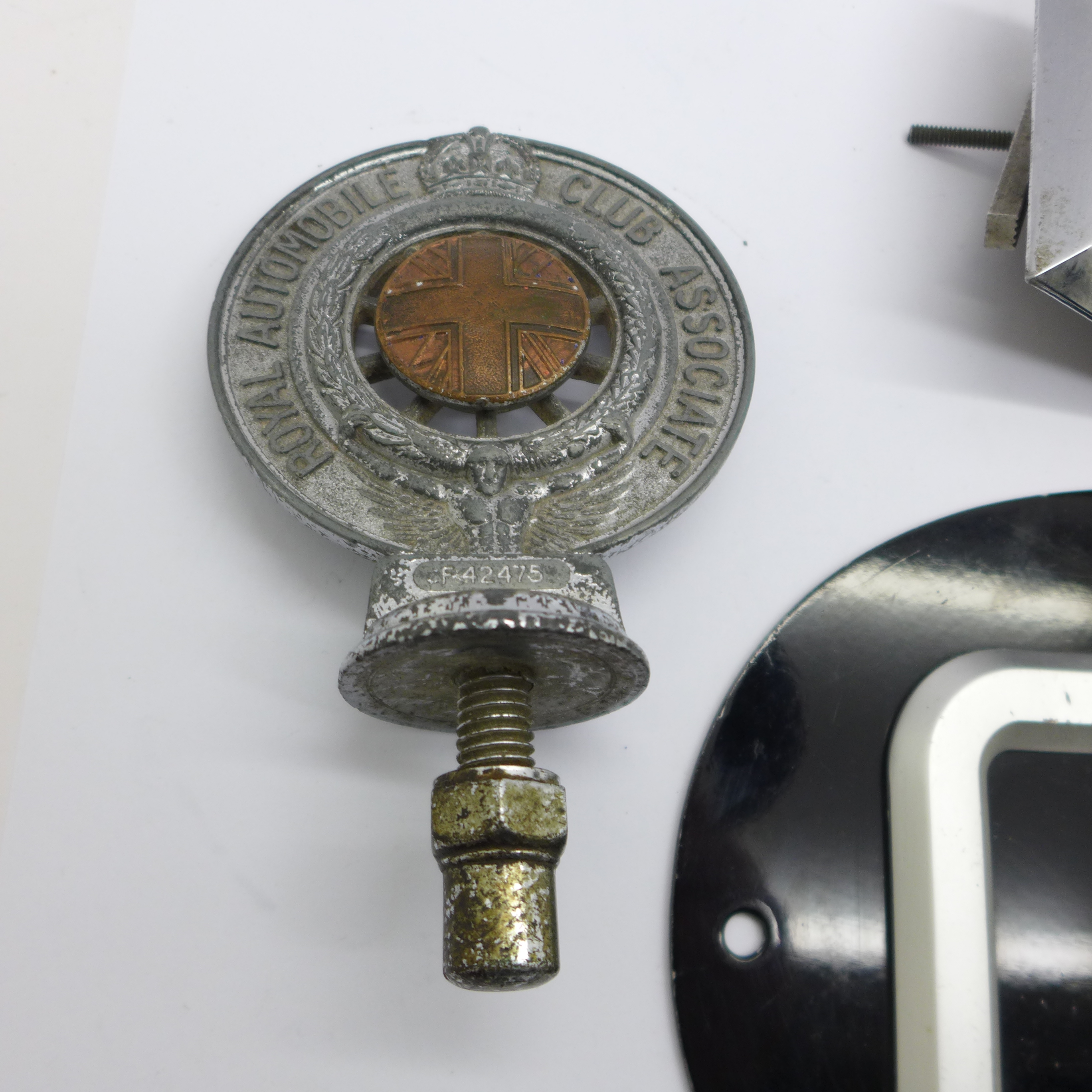 A RAC badge, an AA badge, a GB plaque and a car compass - Image 3 of 3