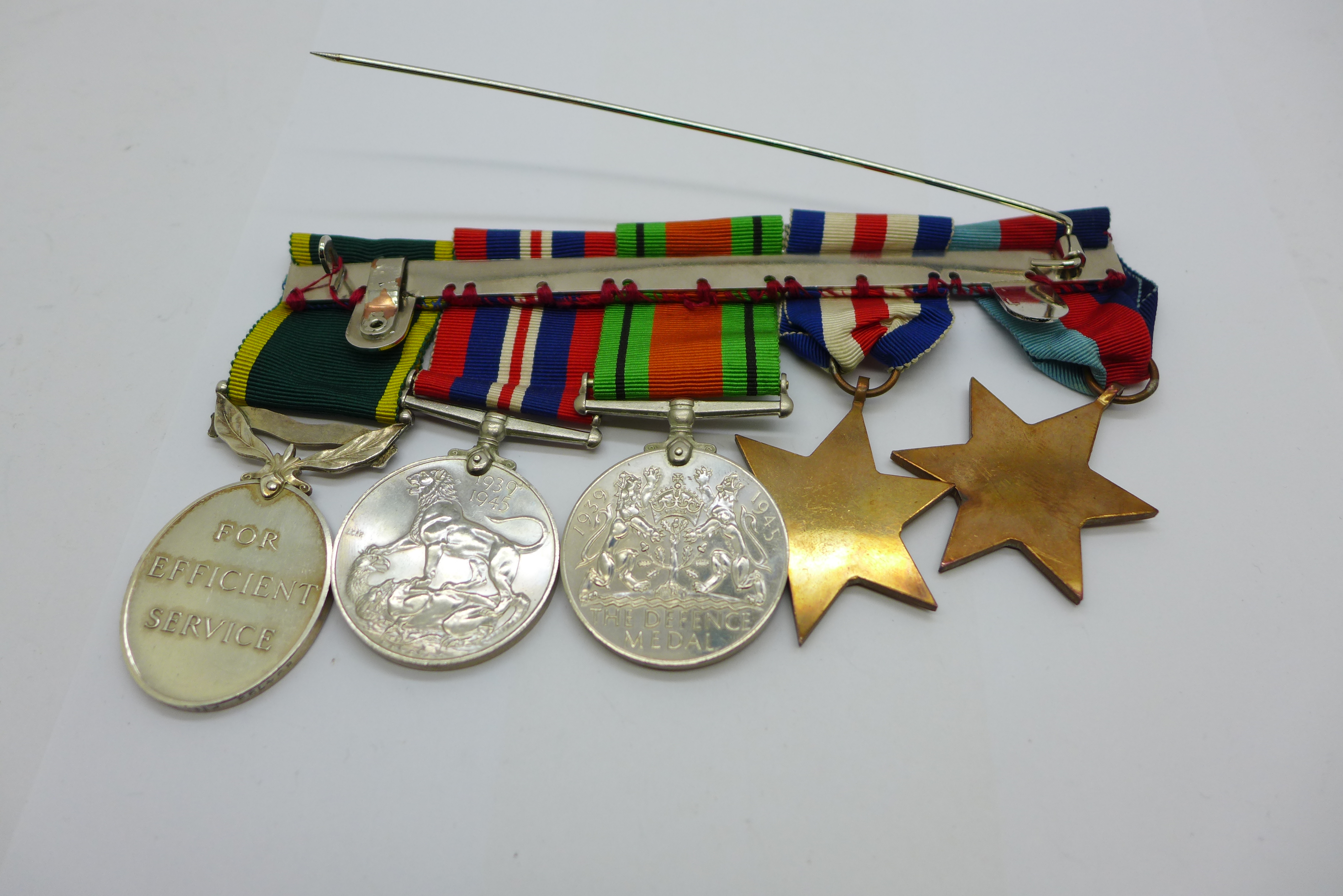 Medals including a Territorial medal to 894798 Pte. L. G. Johnstone, King's, possibly re-named - Bild 3 aus 6