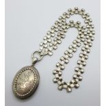 A Victorian locket and collar