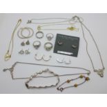 A collection of silver jewellery