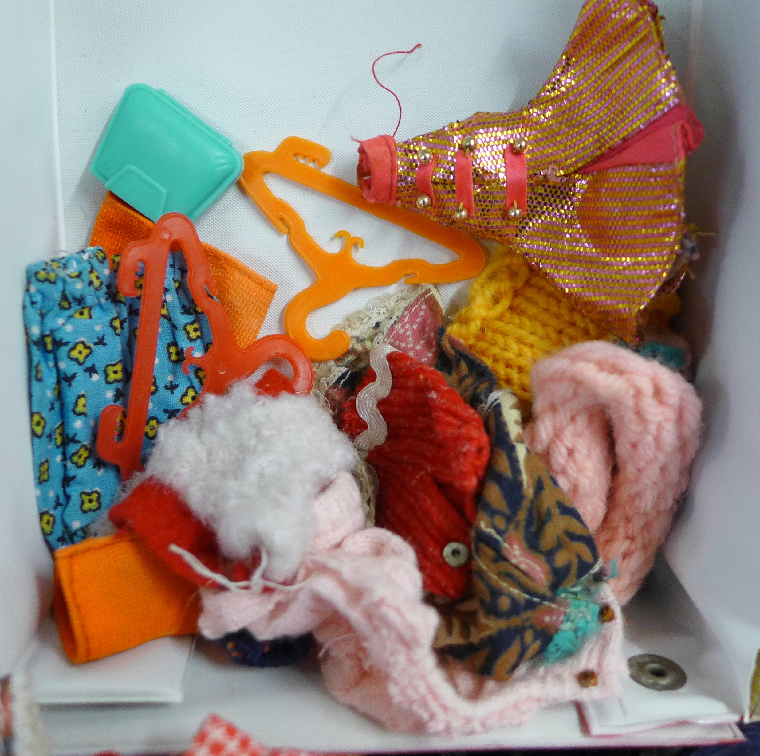 A collection of dolls and clothing in a Pippa case, some a/f - Image 4 of 5