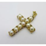 A 9ct gold and pearl cross pendant, 4.3g, 21mm x 26mm