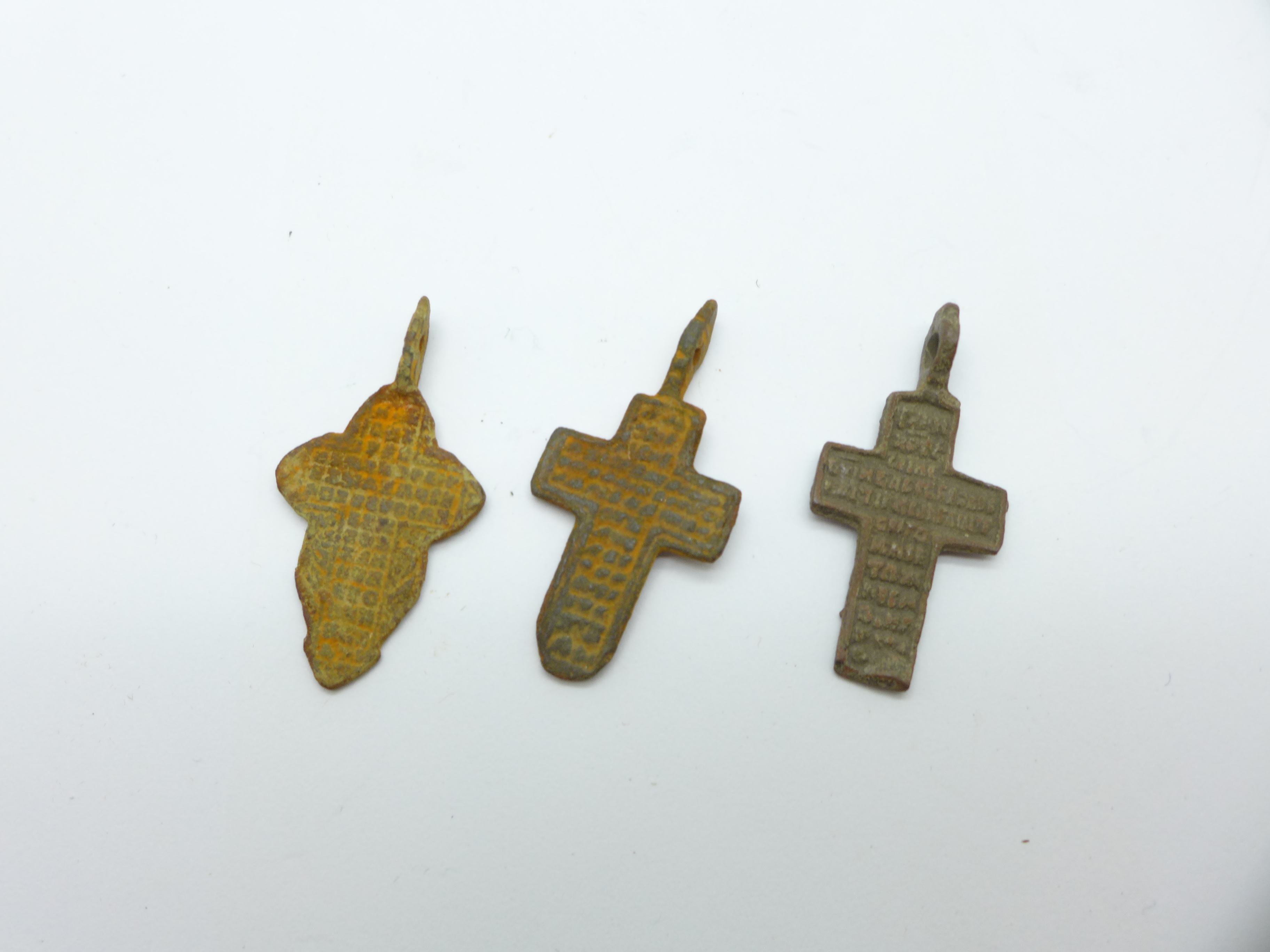 Three Viking crosses - Bild 2 aus 2