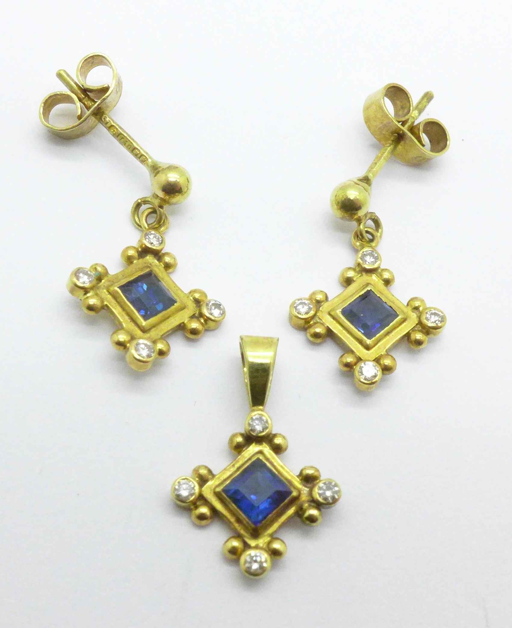 An pair of 18ct gold and diamond earrings and a matching pendant, 2.7g