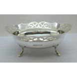 A pierced silver dish, Sheffield 1962, 232g, 18cm wide