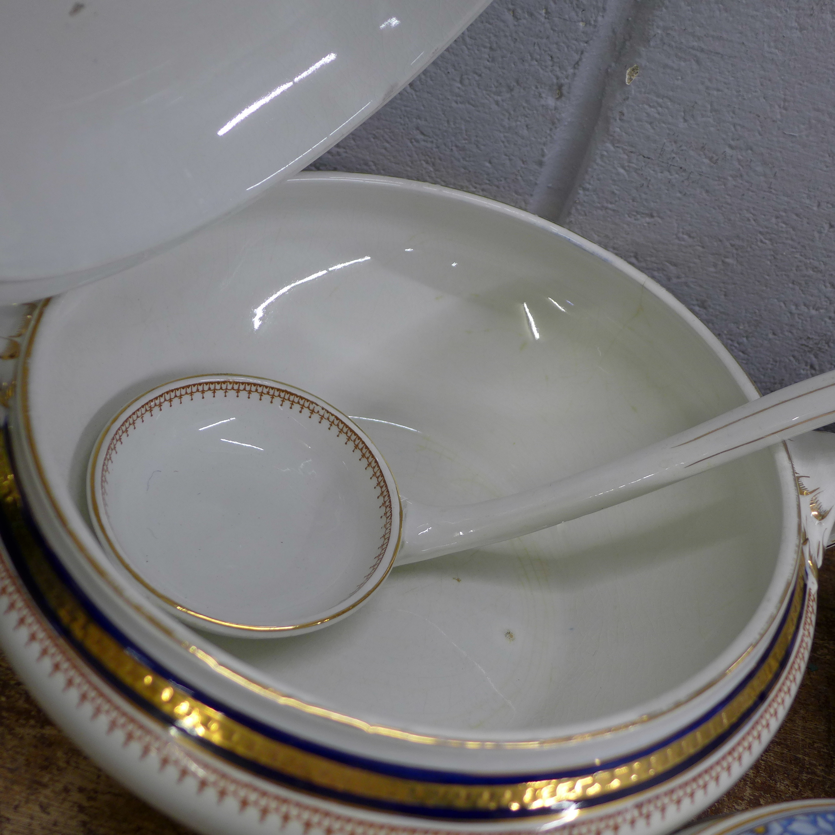 A Booths soup tureen with ladle and eight soup bowls, one bowl chipped and a Wedgwood tureen - Bild 2 aus 7