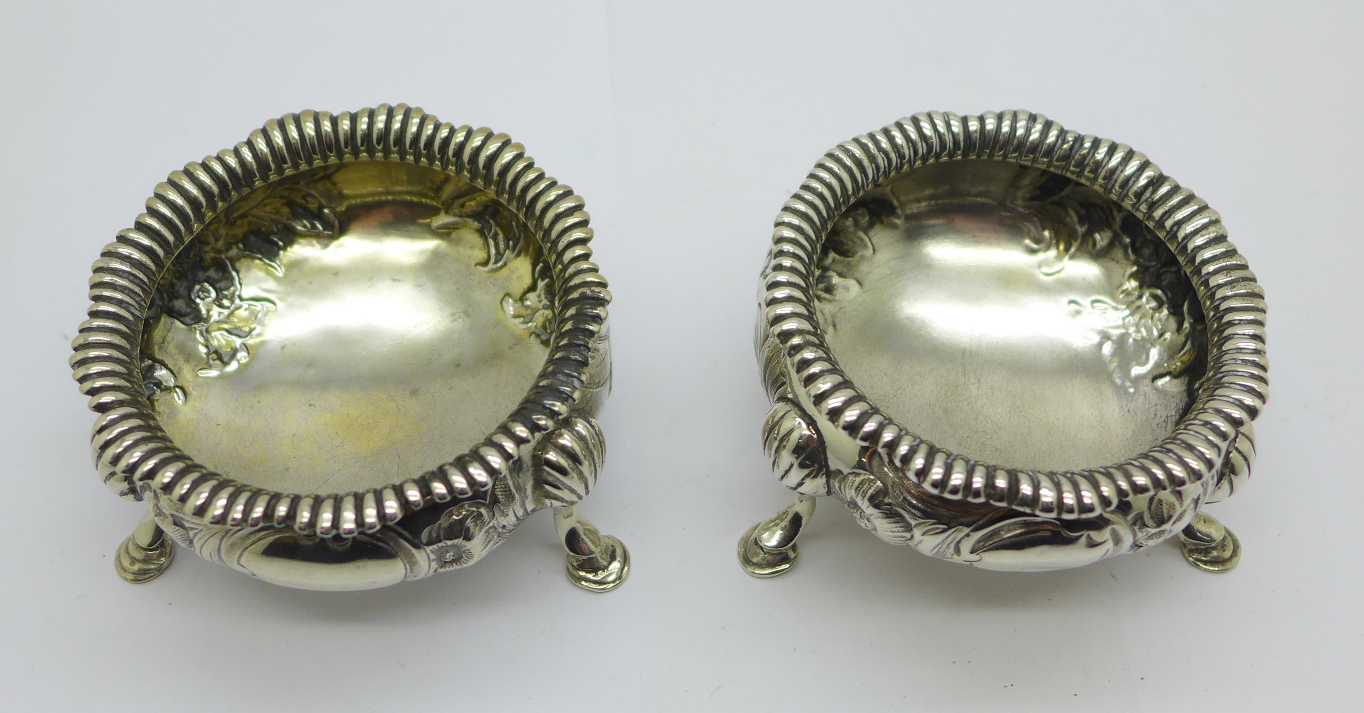 A pair of Victorian silver salts, London 1841, 146g - Bild 2 aus 4