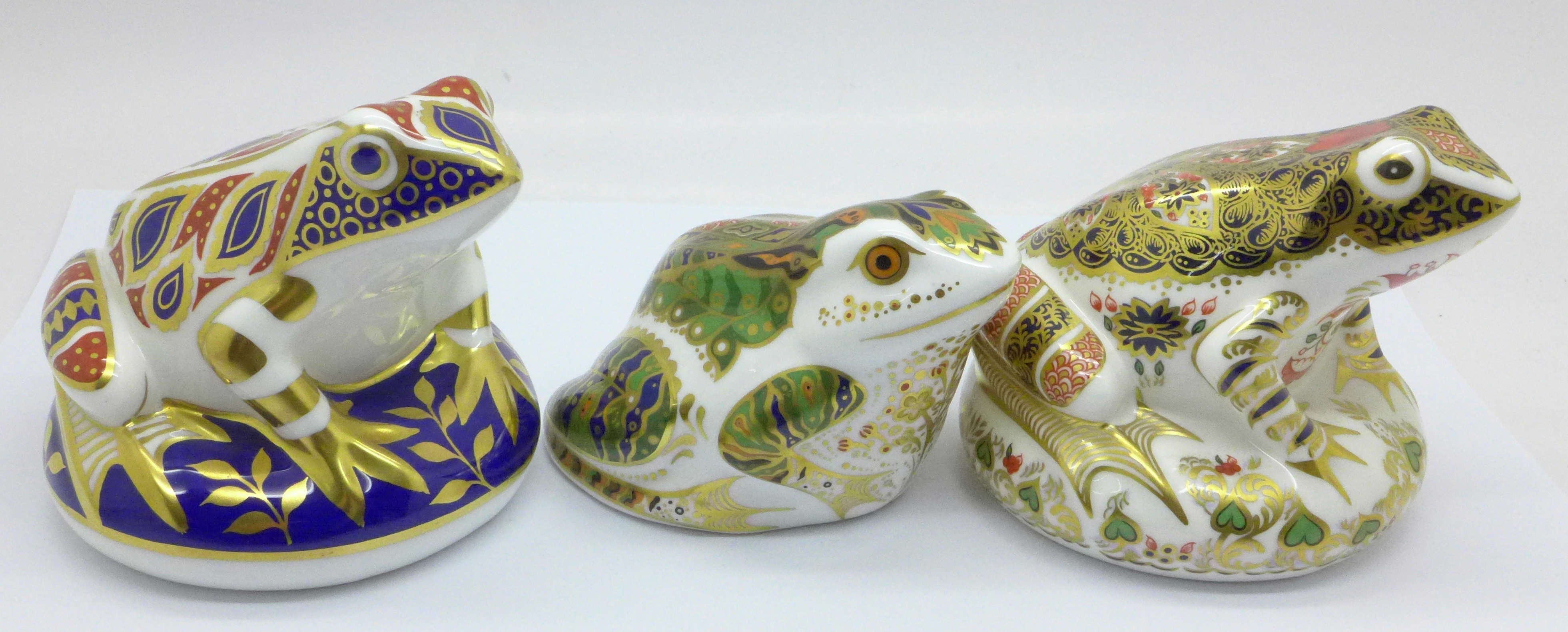 Three Royal Crown Derby paperweights, Mulberry Hall Frog, 296 of 500, gold stopper, signed by Sue - Image 2 of 8