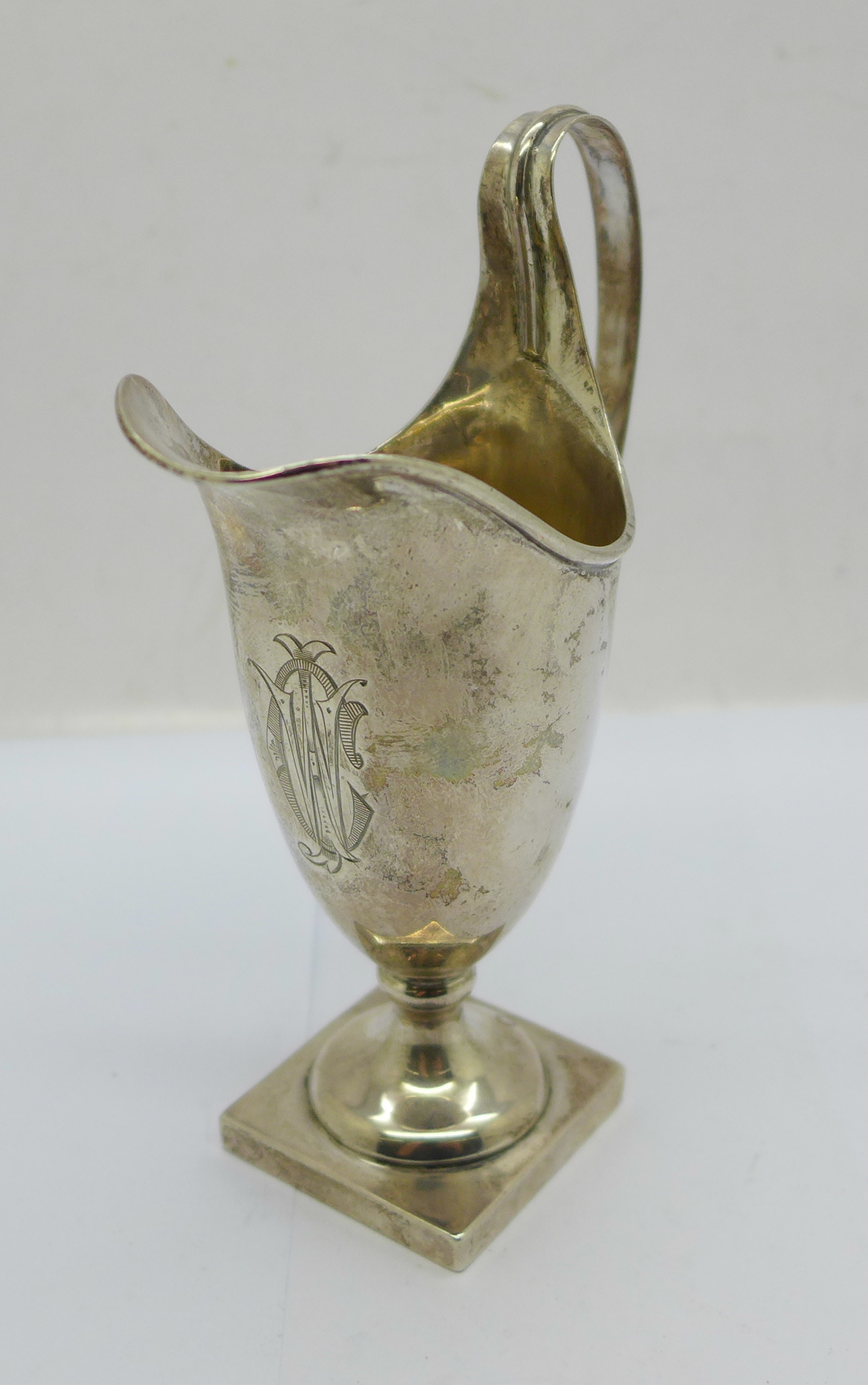 A silver cream jug, Birmingham 1900, 52g