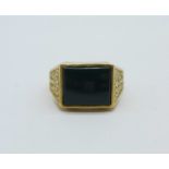 A 9ct gold ring, 4.3g, T