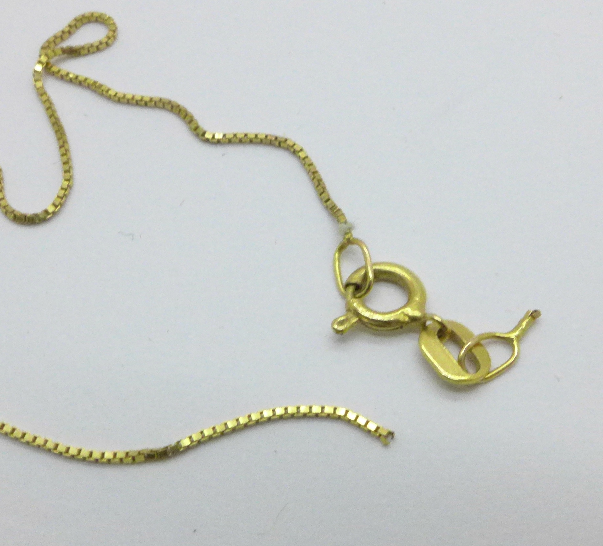 Four 9ct gold chains, all a/f, 7.5g - Bild 2 aus 3