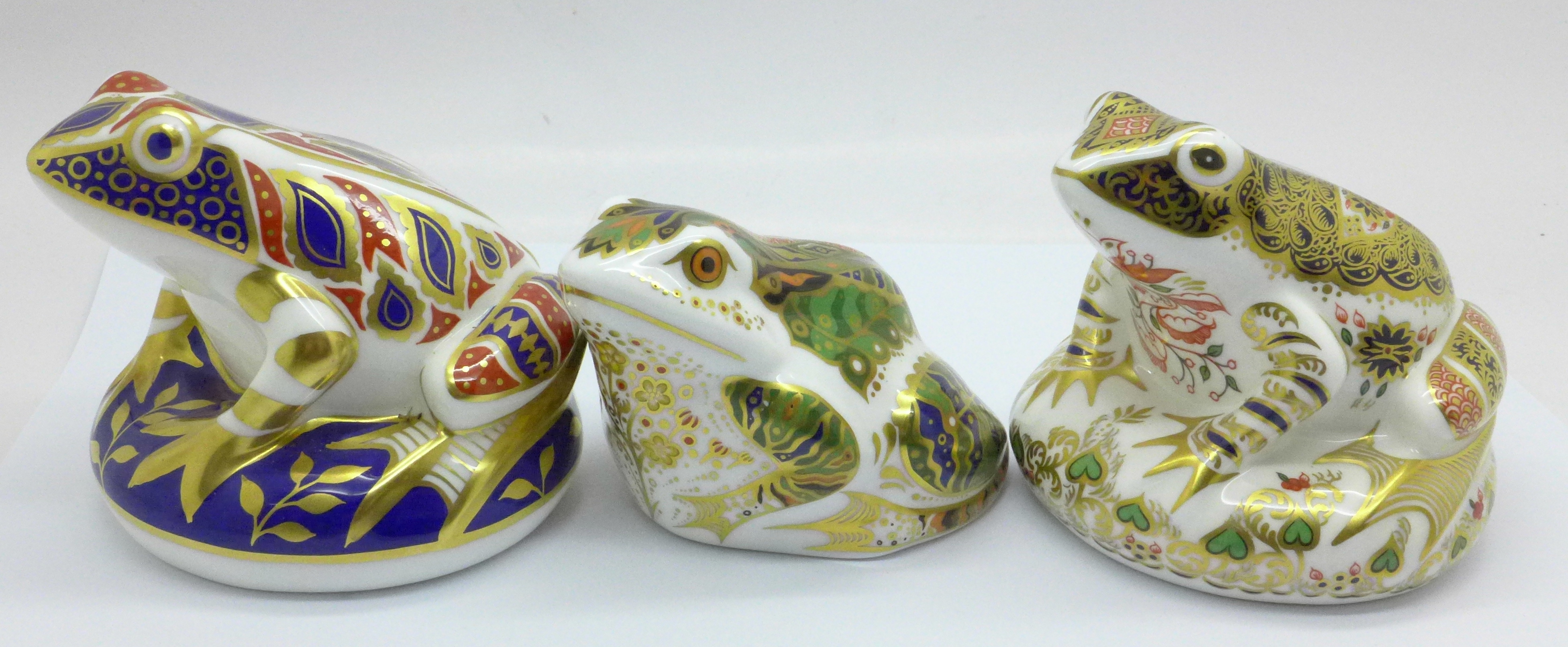 Three Royal Crown Derby paperweights, Mulberry Hall Frog, 296 of 500, gold stopper, signed by Sue - Image 3 of 8