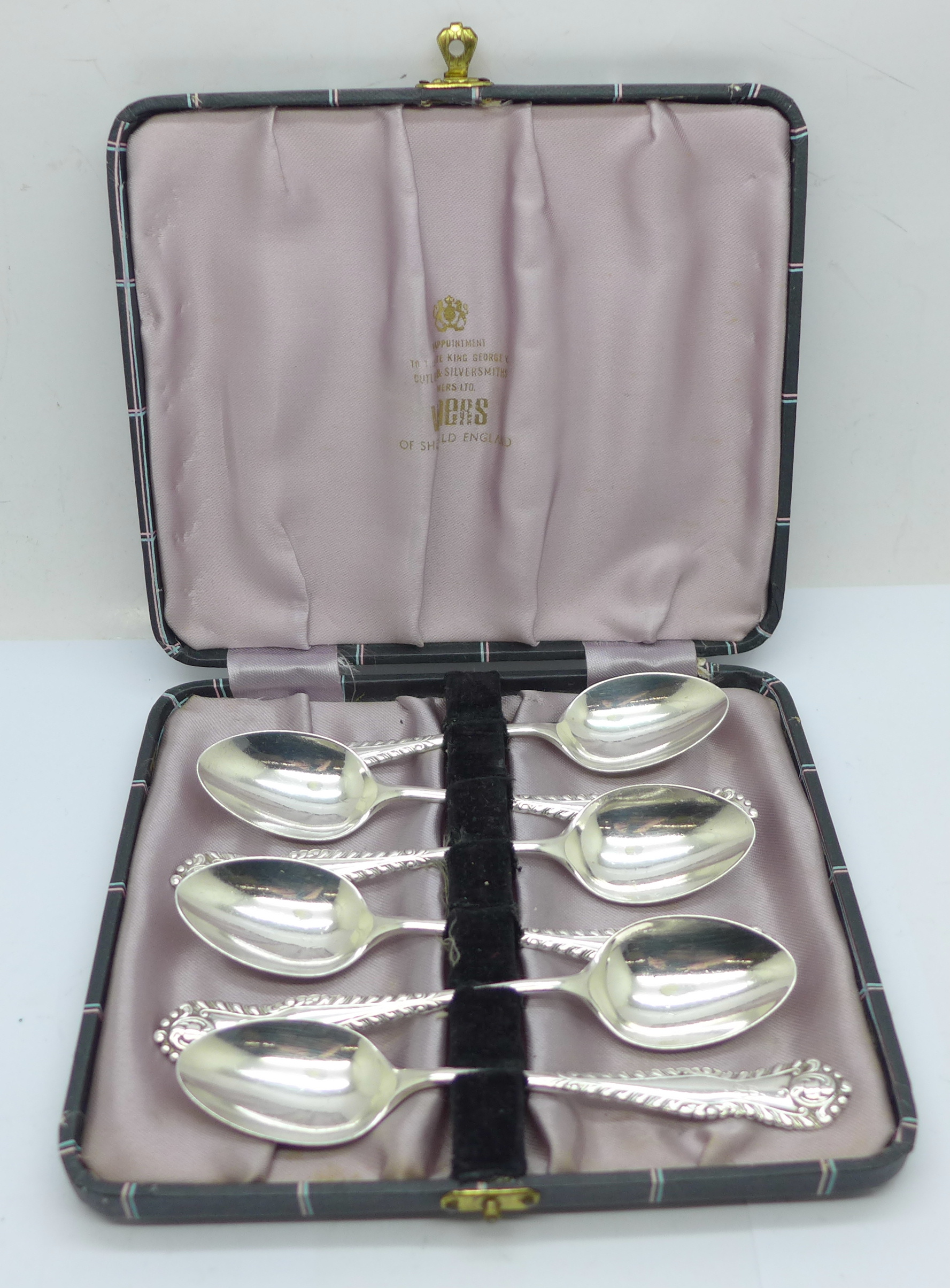 A cased set of six silver spoons, Birmingham 1901, 93g