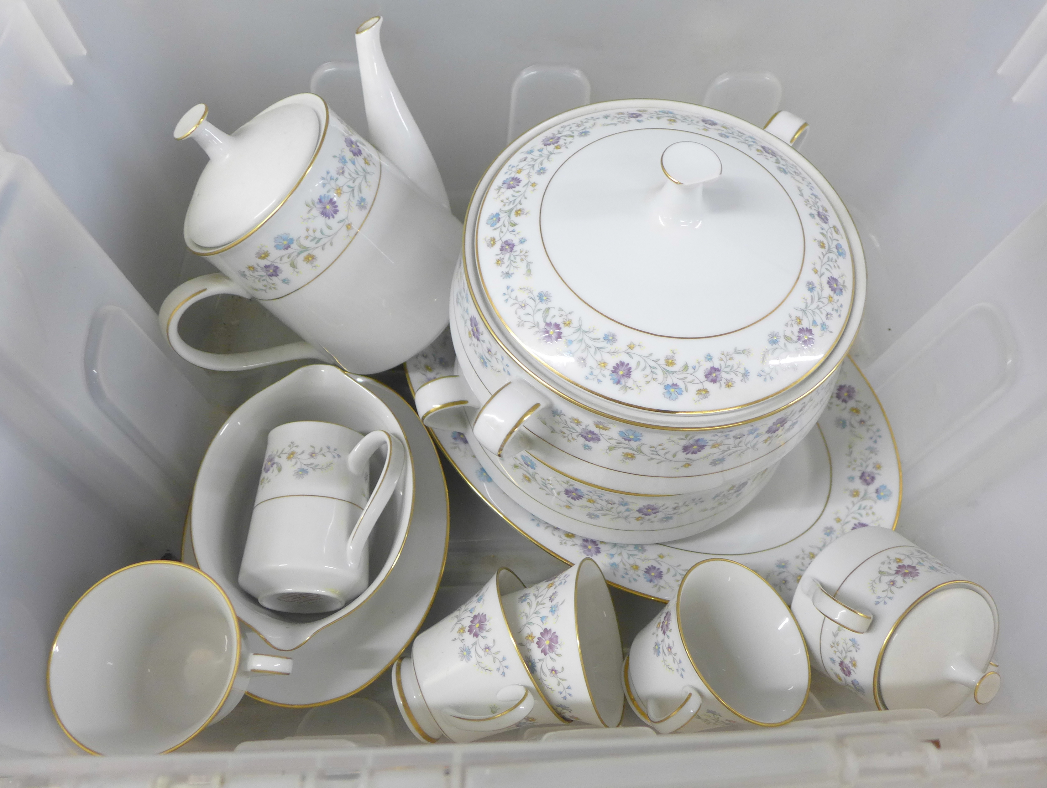 A Noritake Contemporary Collection tea and dinner service **PLEASE NOTE THIS LOT IS NOT ELIGIBLE FOR - Bild 3 aus 3