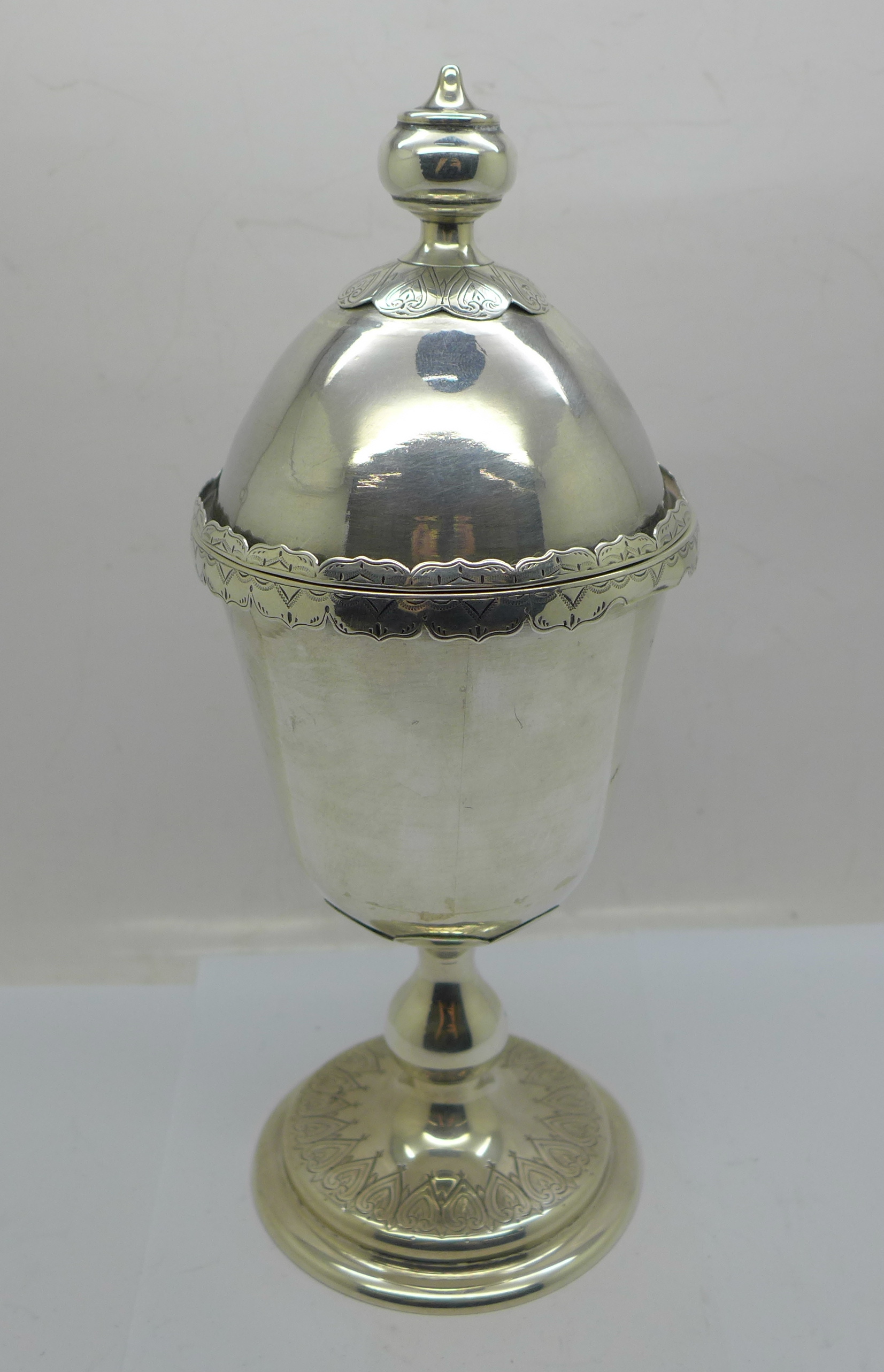 A Victorian silver church challis with lid, London 1876, 237g