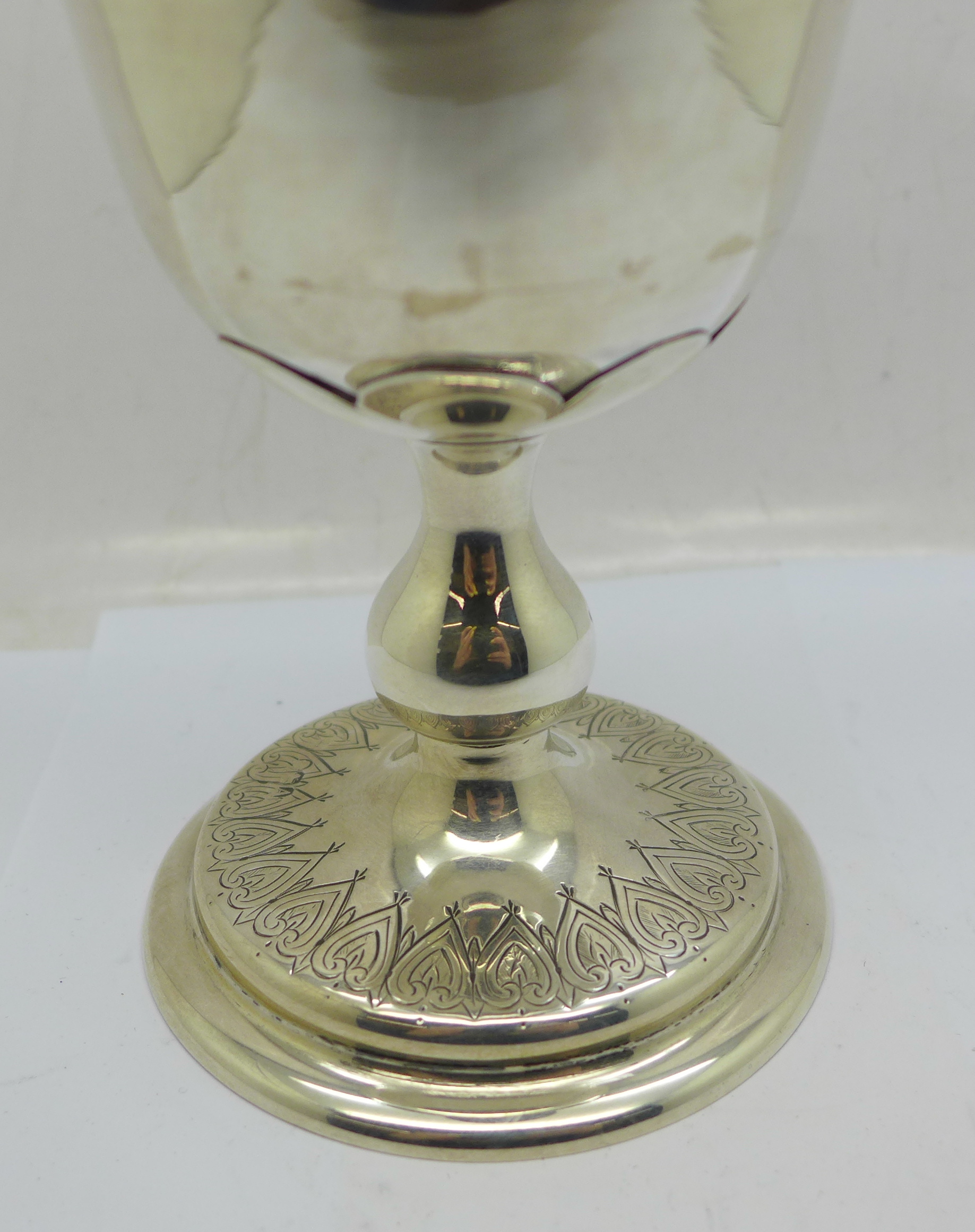 A Victorian silver church challis with lid, London 1876, 237g - Bild 2 aus 7