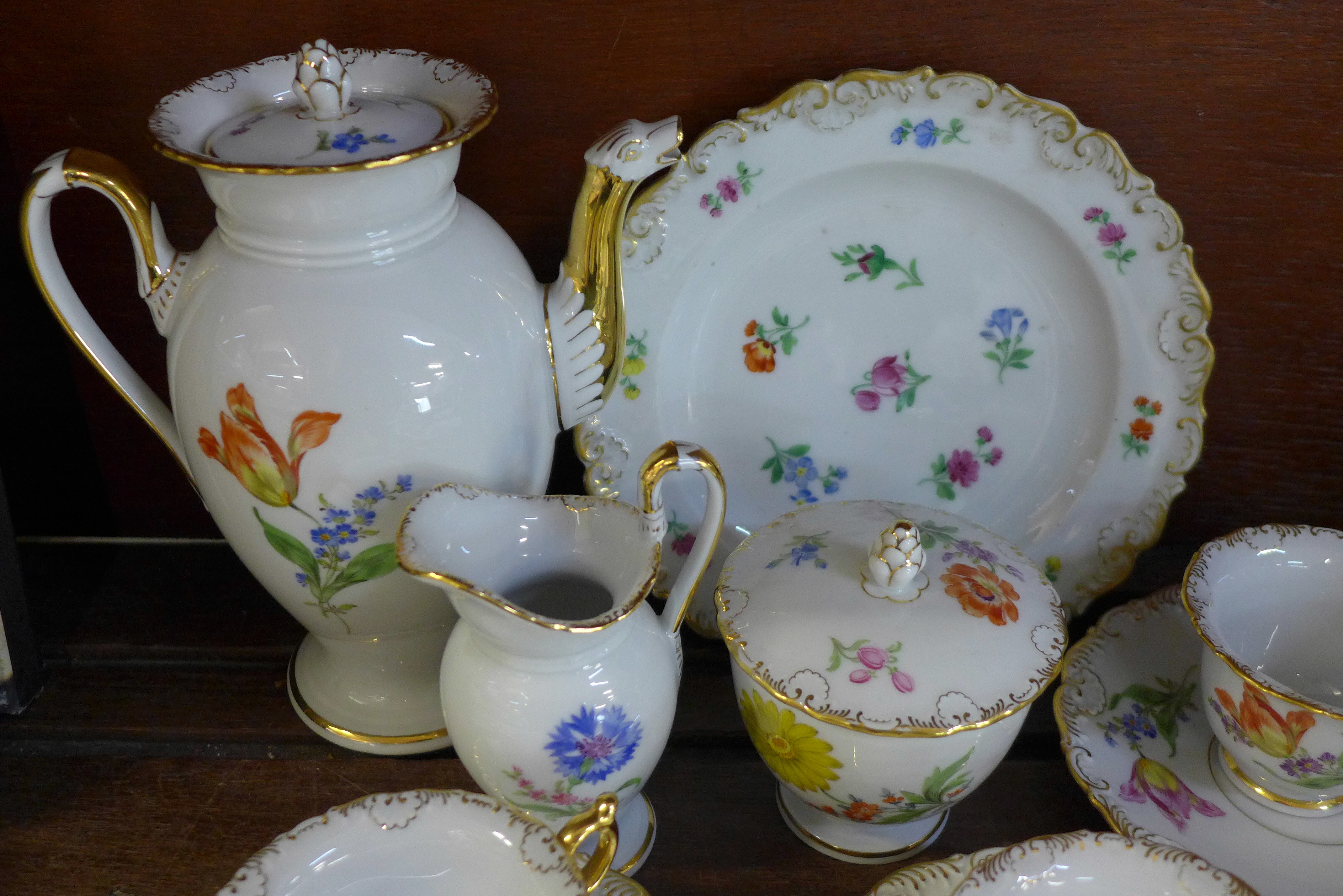 A Meissen flower six setting coffee service with coffee pot, cream, sugar and plate - Bild 3 aus 8