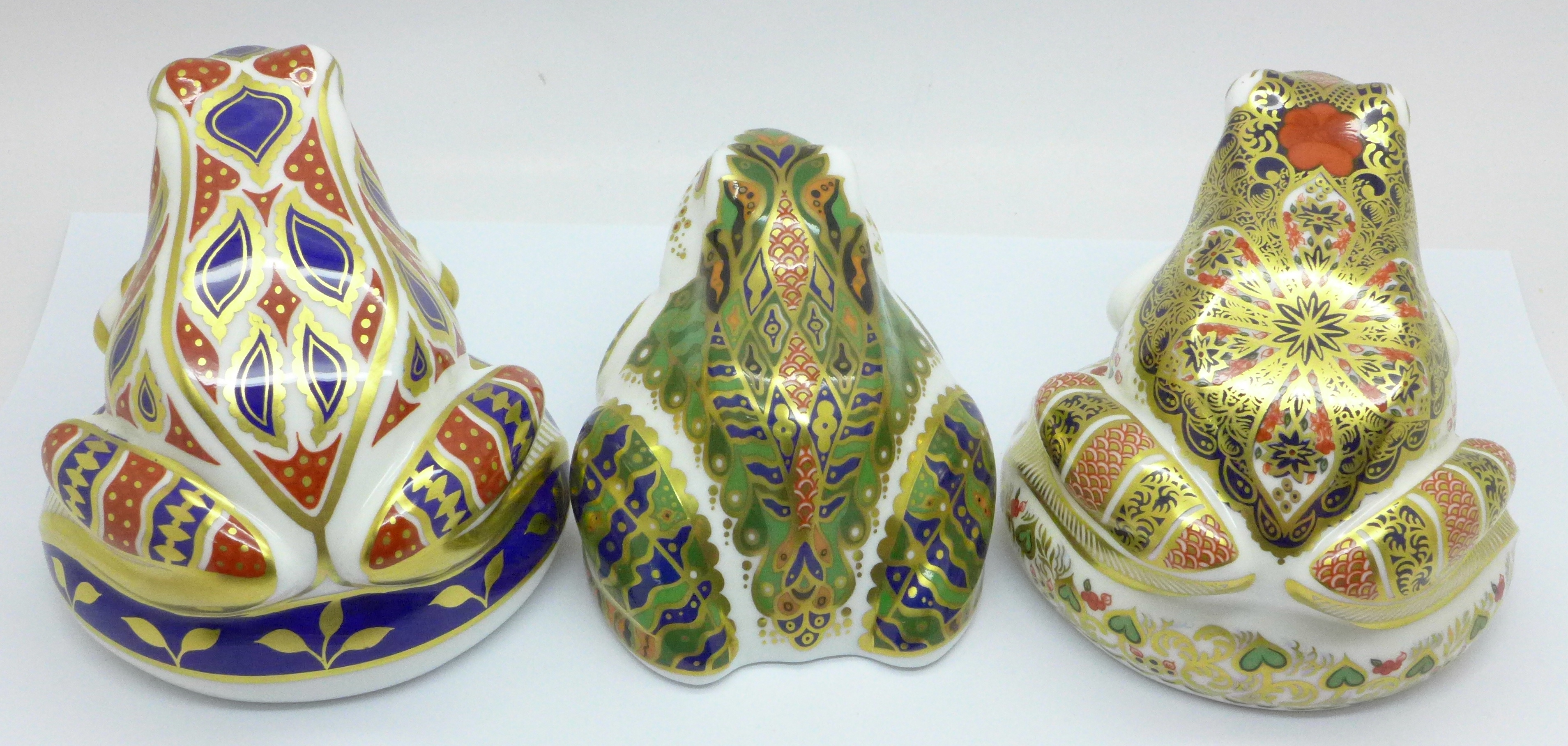 Three Royal Crown Derby paperweights, Mulberry Hall Frog, 296 of 500, gold stopper, signed by Sue - Image 4 of 8