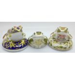 Three Royal Crown Derby paperweights, Mulberry Hall Frog, 296 of 500, gold stopper, signed by Sue