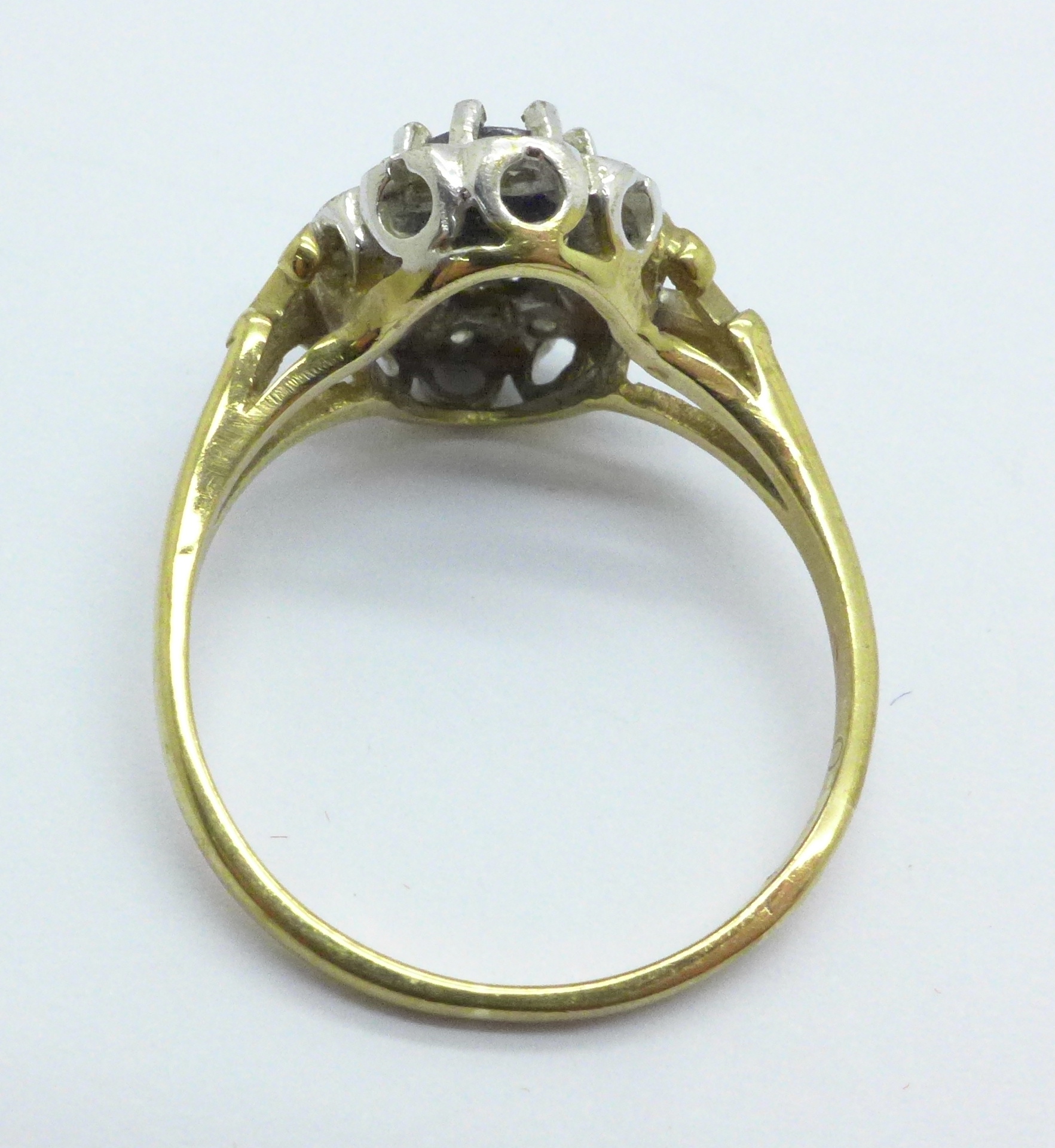 A 9ct gold sapphire and diamond cluster ring, 2.3g, N - Bild 4 aus 4